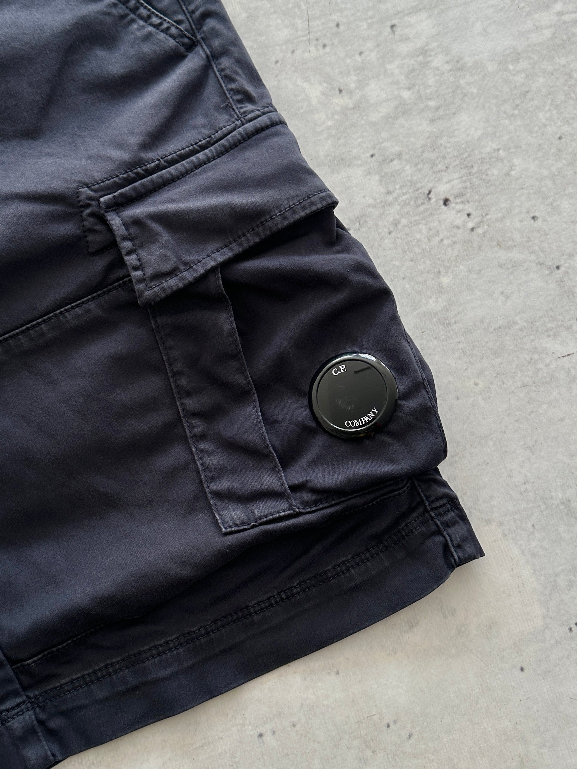 CP Company lens Cargo Shorts (W32)