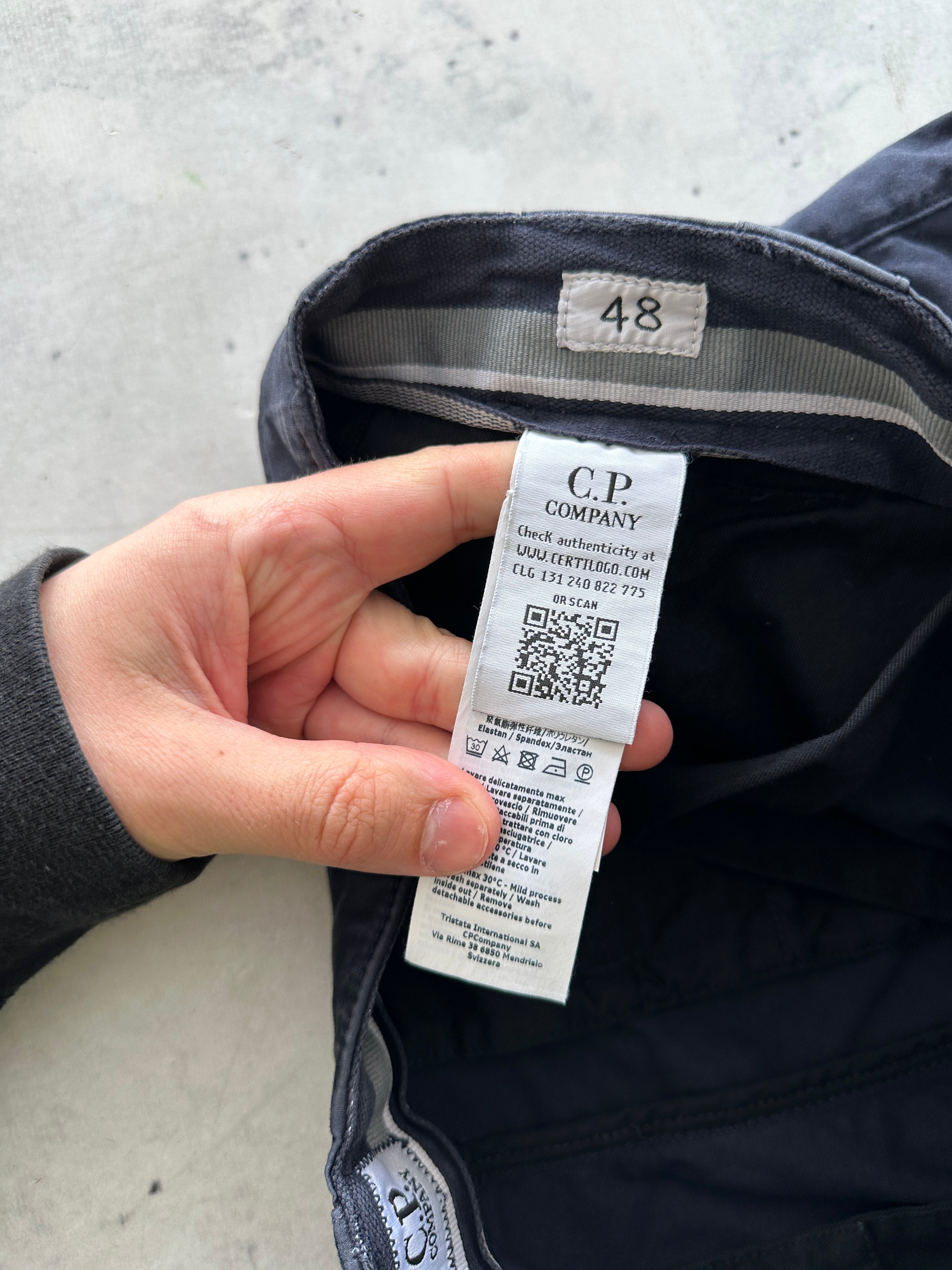 CP Company lens Cargo Shorts (W32)