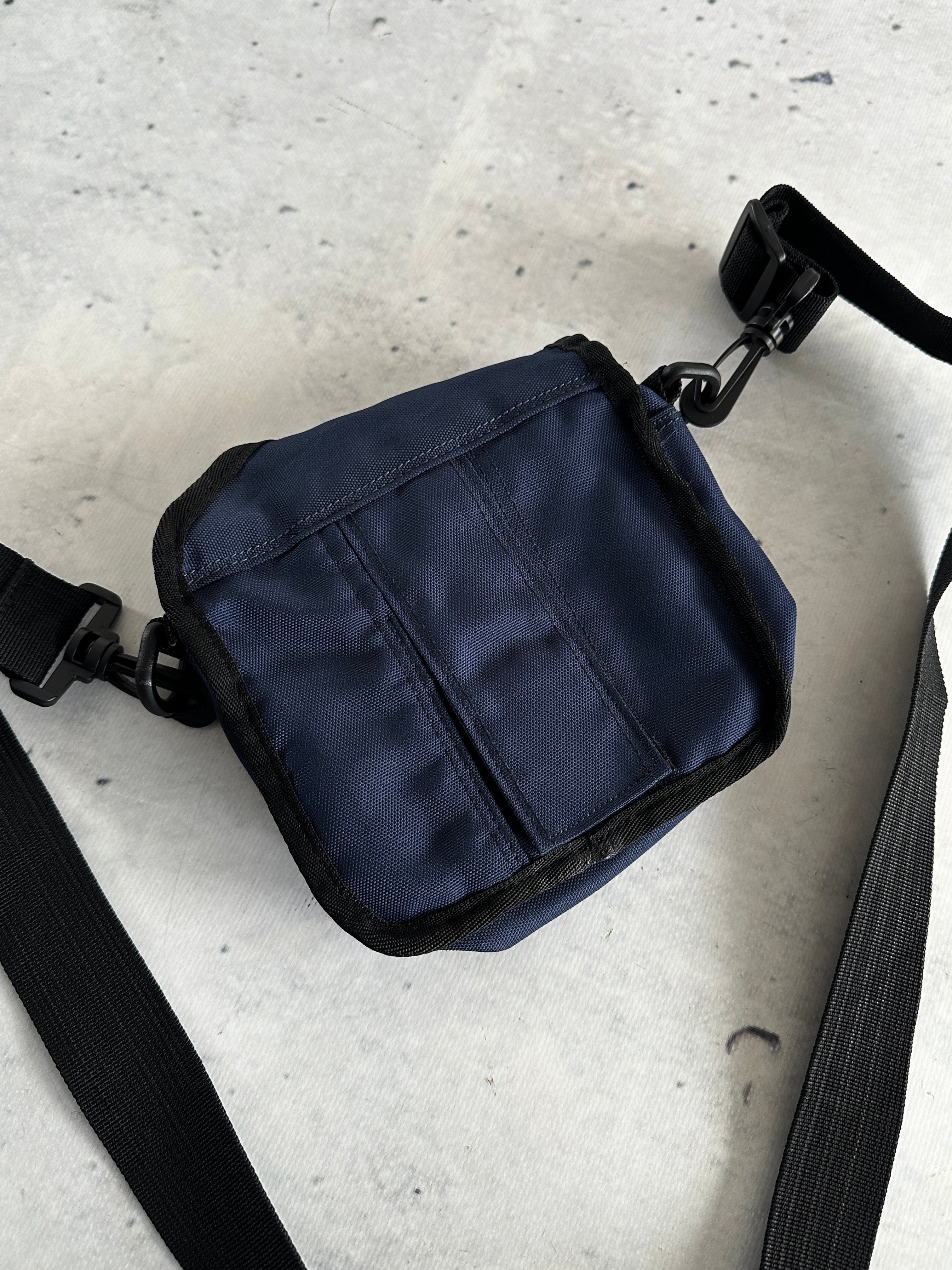 Nike Swoosh Pouch / Crossbody Bag (One Size)