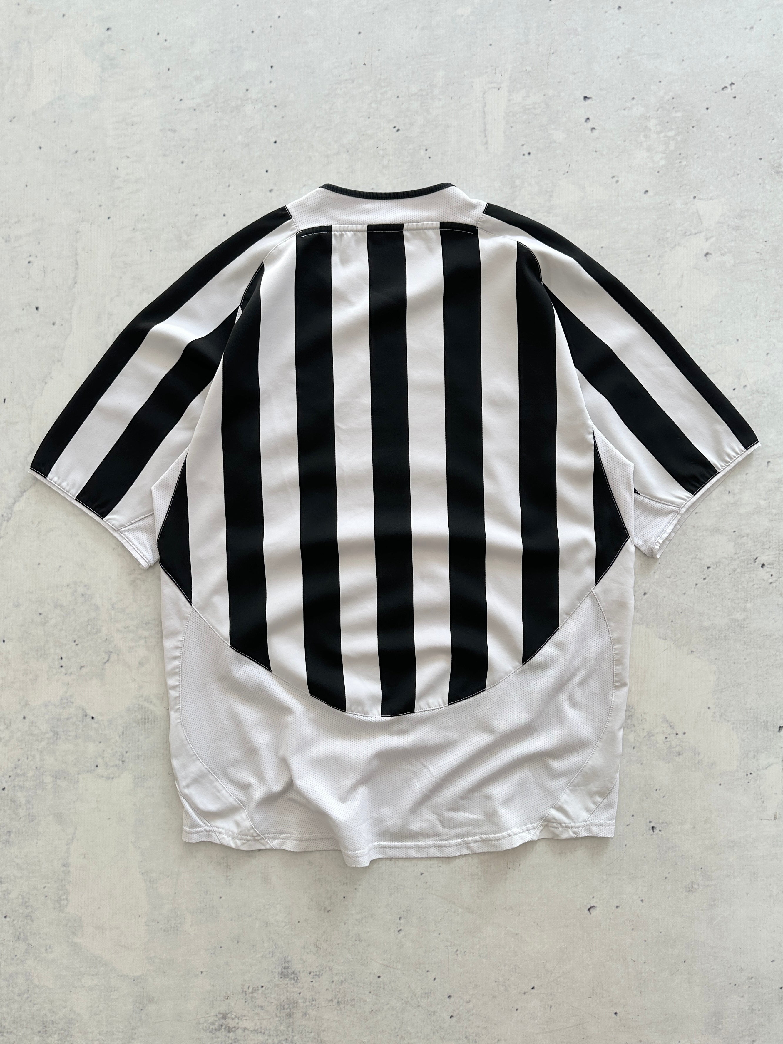 2003/04 Juventus Nike Home Shirt (L)