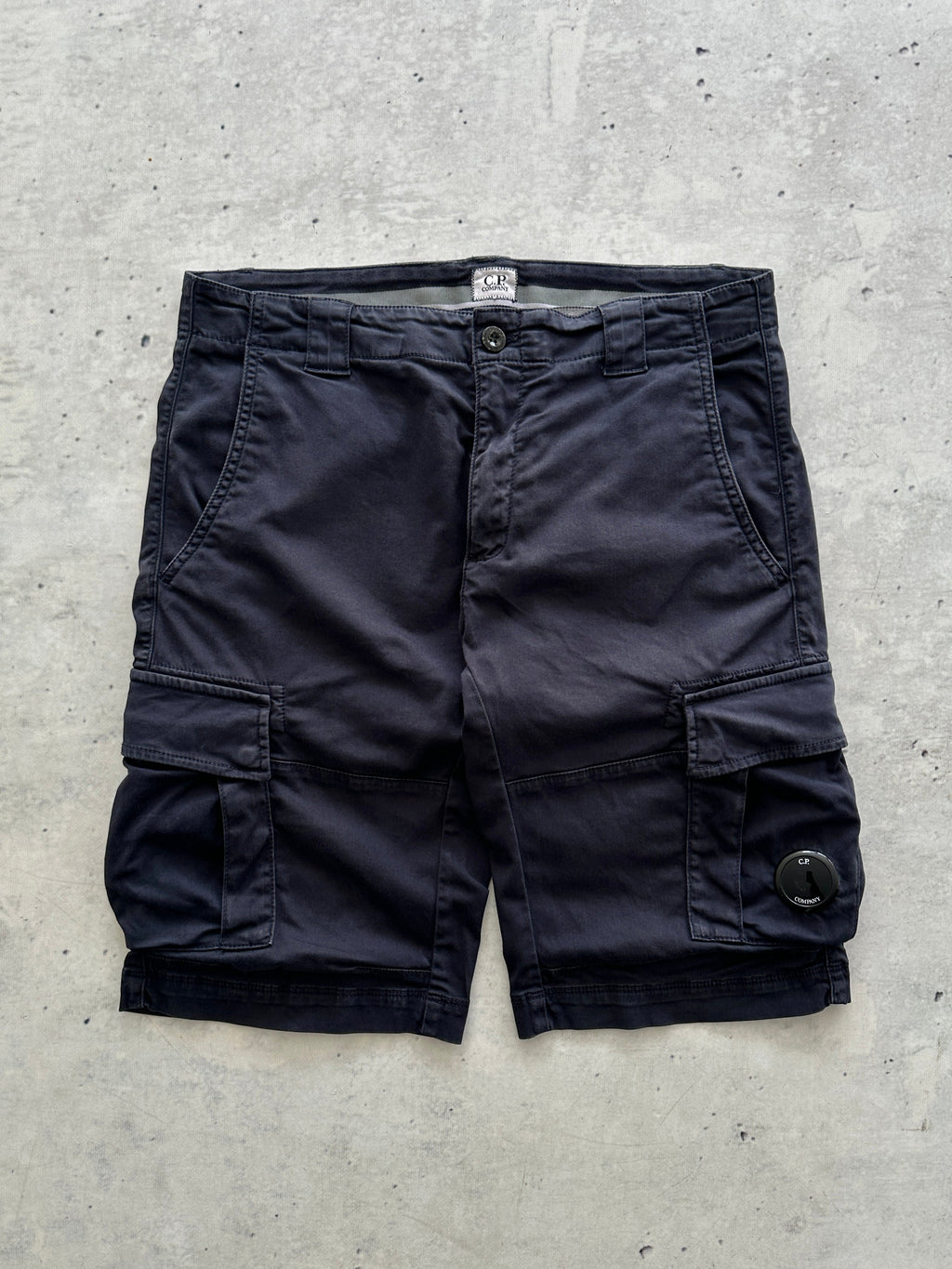 CP Company lens Cargo Shorts (W32)