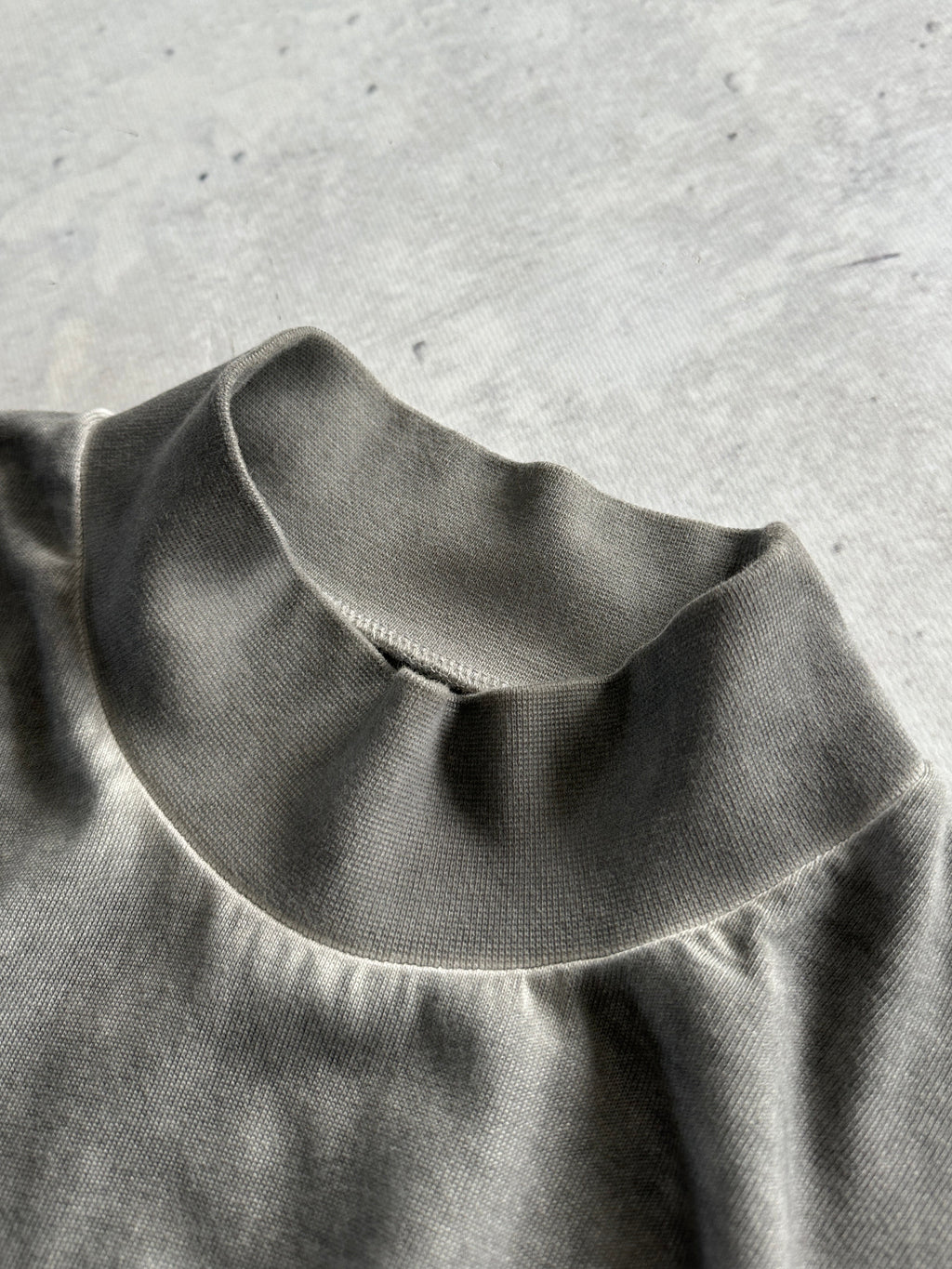 A Cold Wall ACW mock Neck pigment dyed heavyweight T Shirt (L)