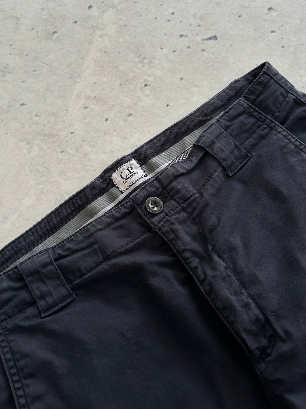 CP Company lens Cargo Shorts (W32)