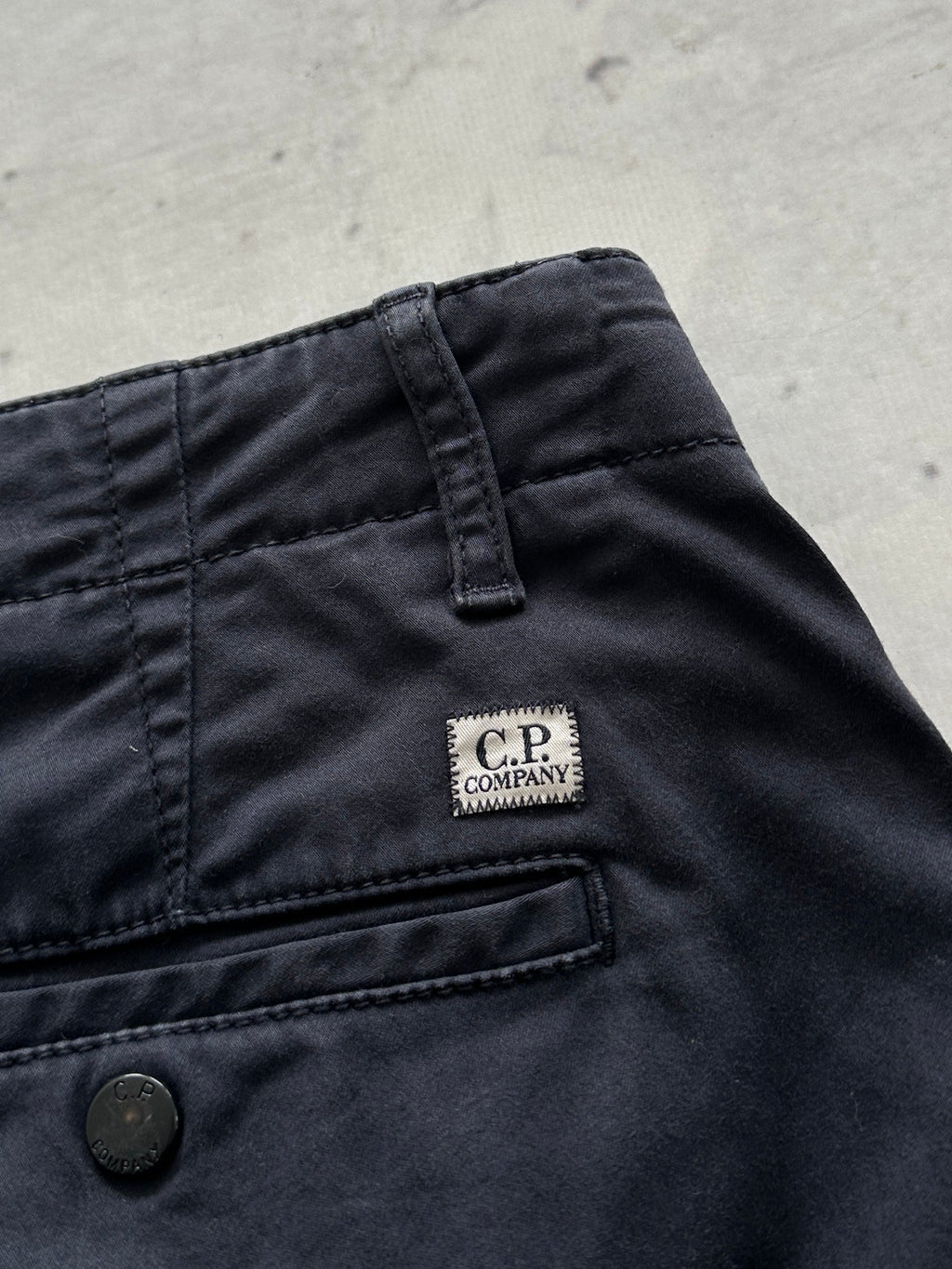 CP Company lens Cargo Shorts (W32)