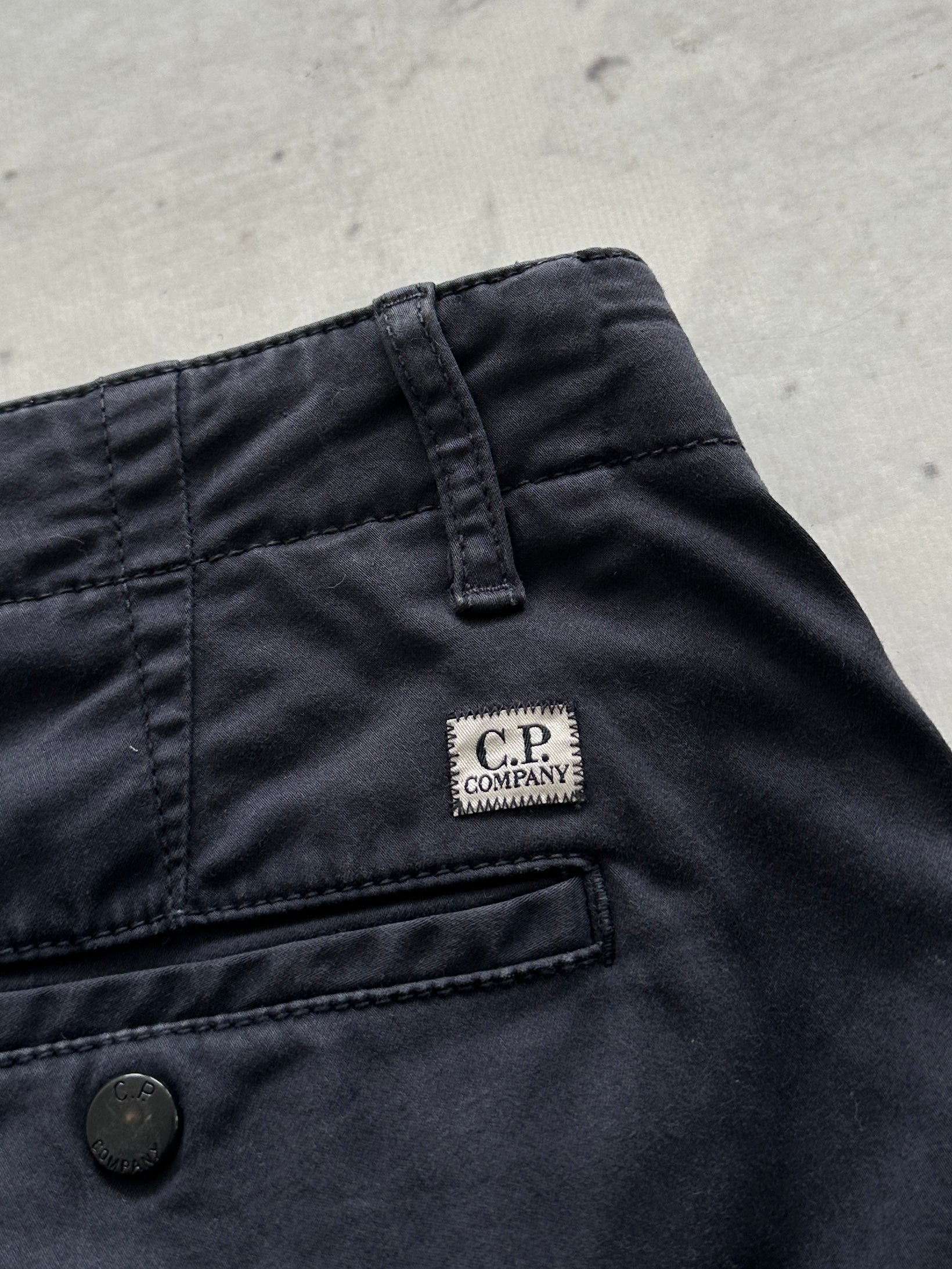 CP Company lens Cargo Shorts (W32)
