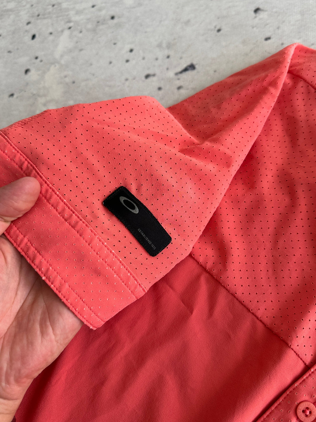00's Oakley Lightweight Button Up Shirt (L)