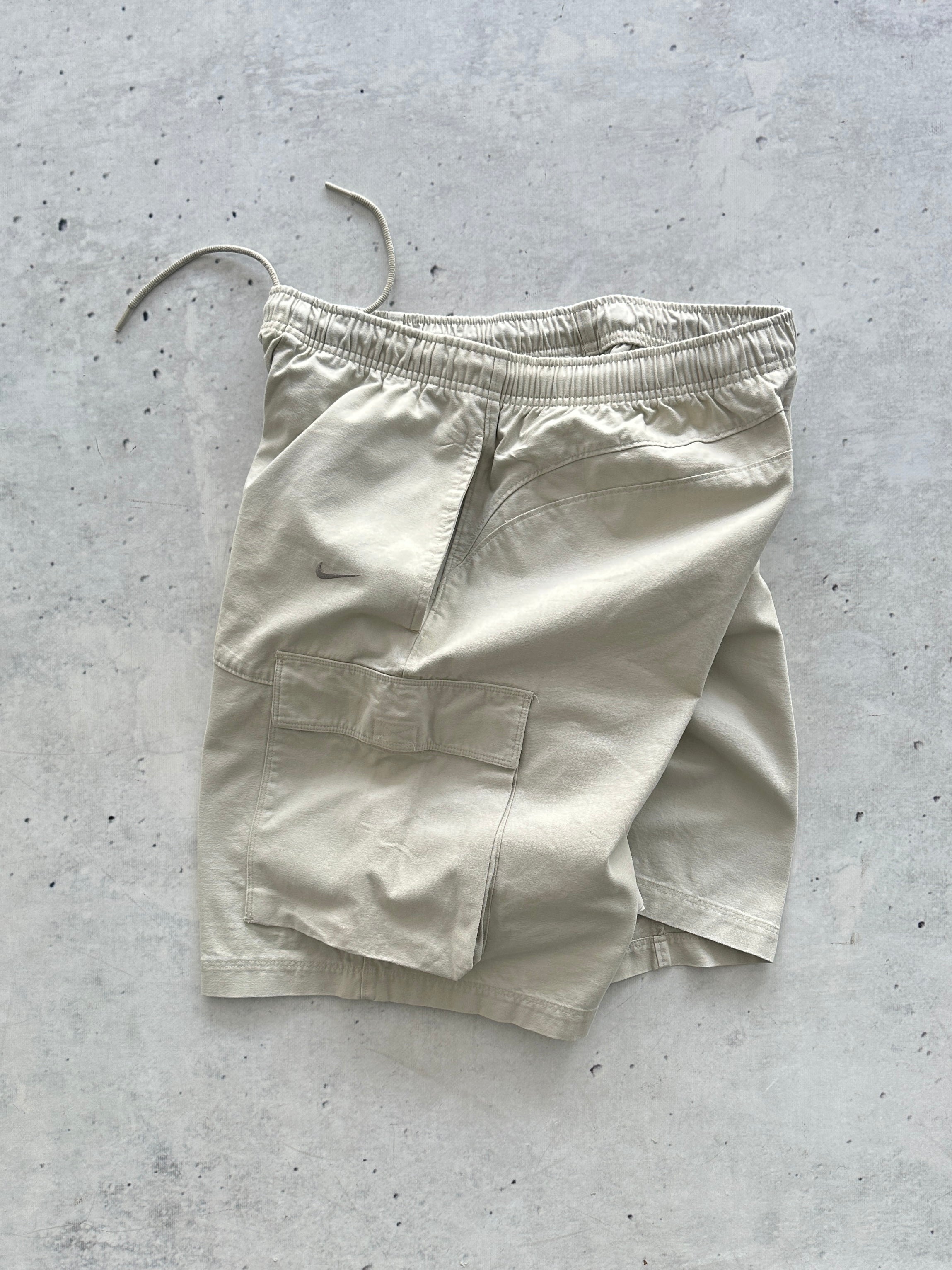00's Nike Embroidered Swoosh heavyweight Baggy Shorts (M)