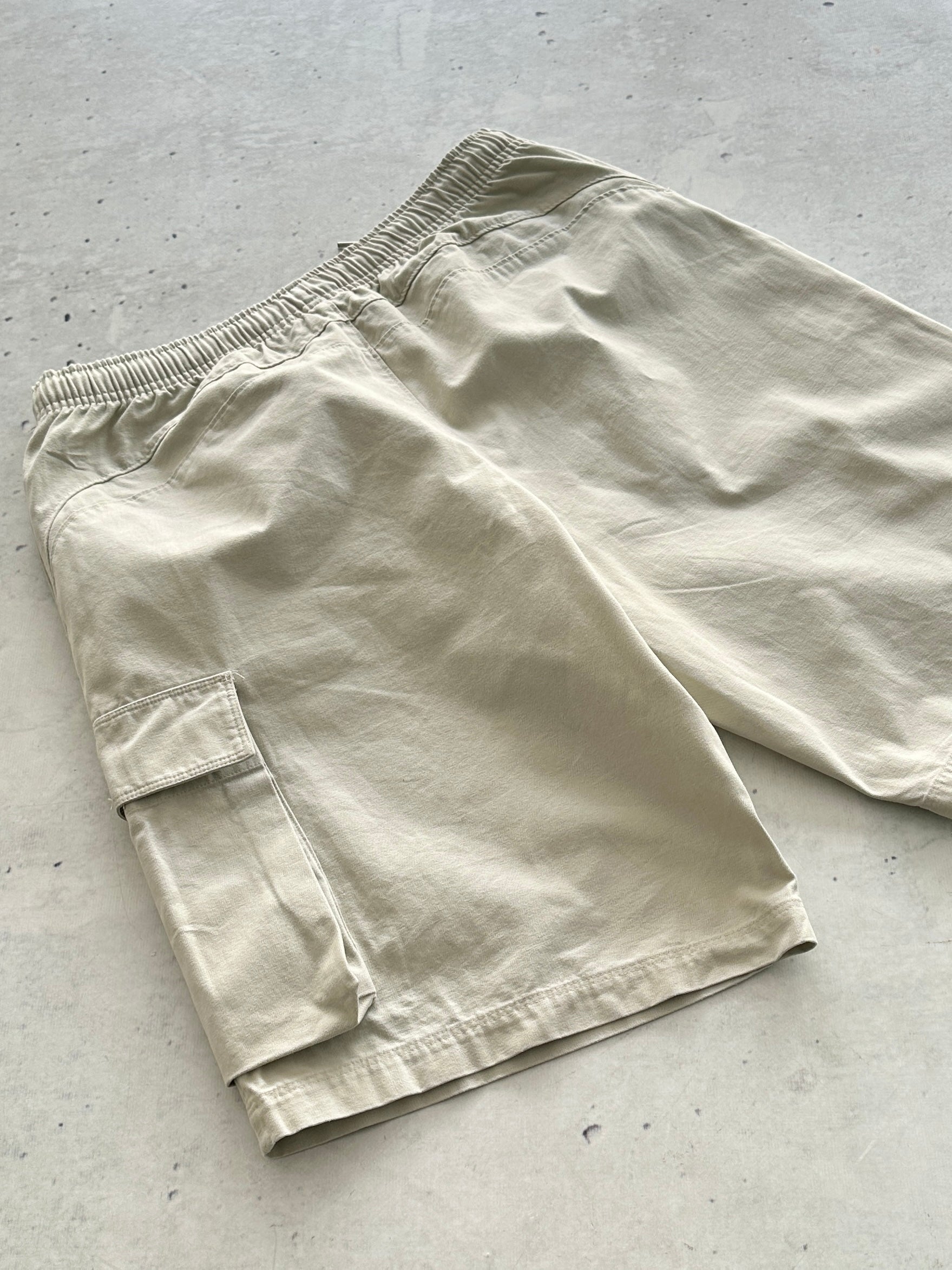 00's Nike Embroidered Swoosh heavyweight Baggy Shorts (M)