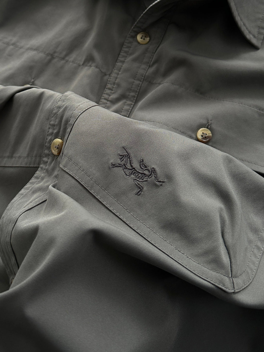 90's Arc'teryx embroidered logo Long Sleeve Shirt (XL)