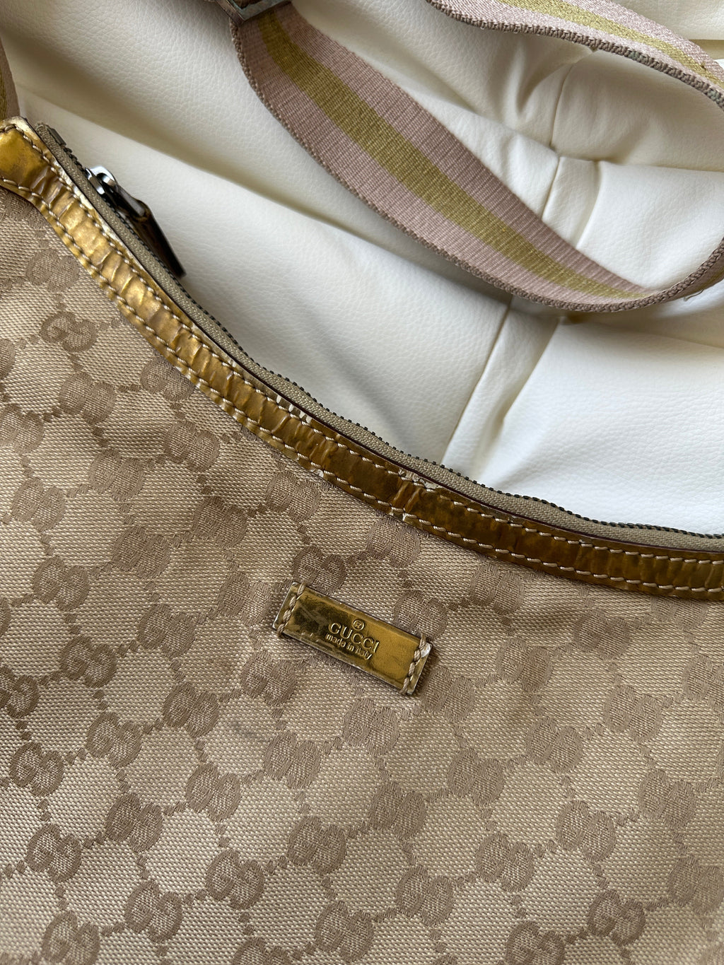 Vintage Gucci GG Canvas Sherry Line Shoulder / Crossbody Bag (One Size)