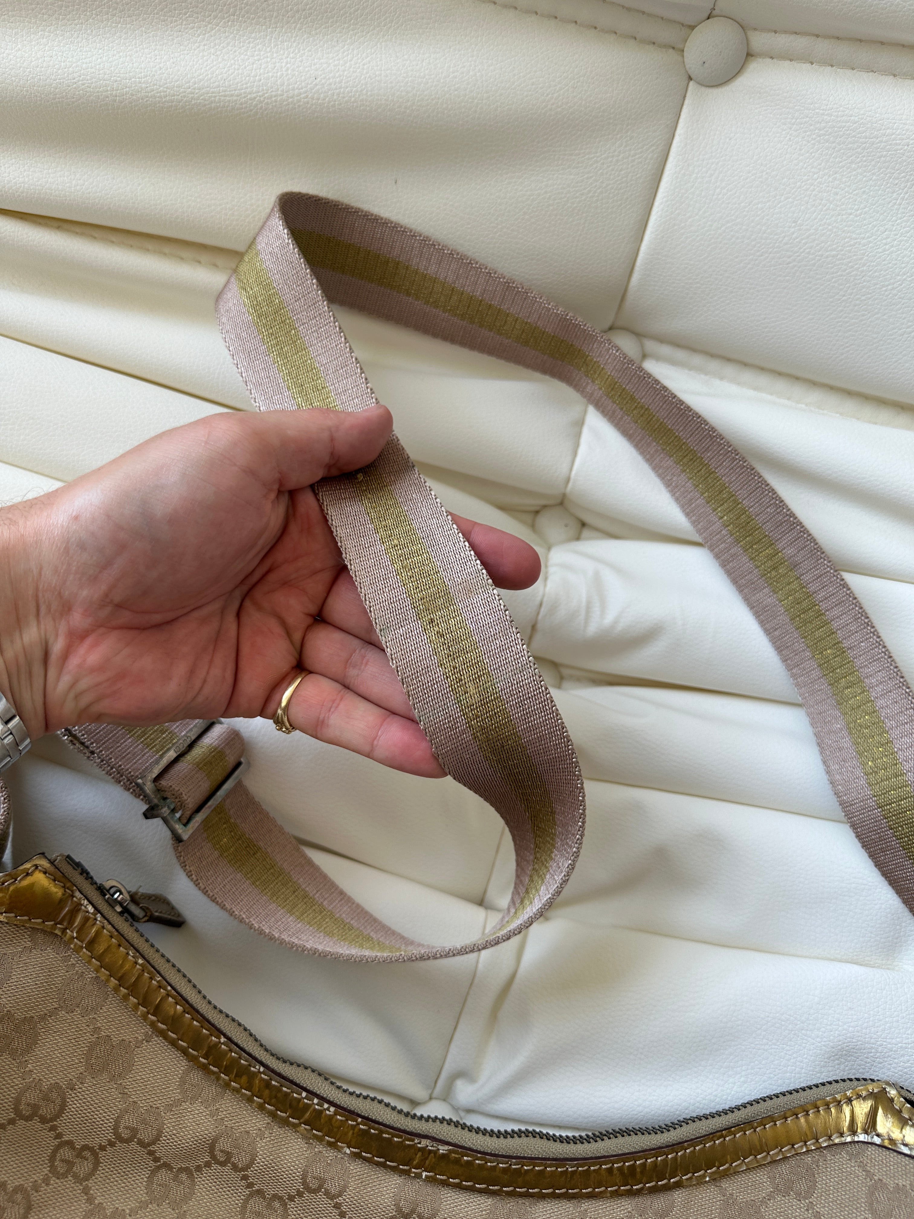 Vintage Gucci GG Canvas Sherry Line Shoulder / Crossbody Bag (One Size)