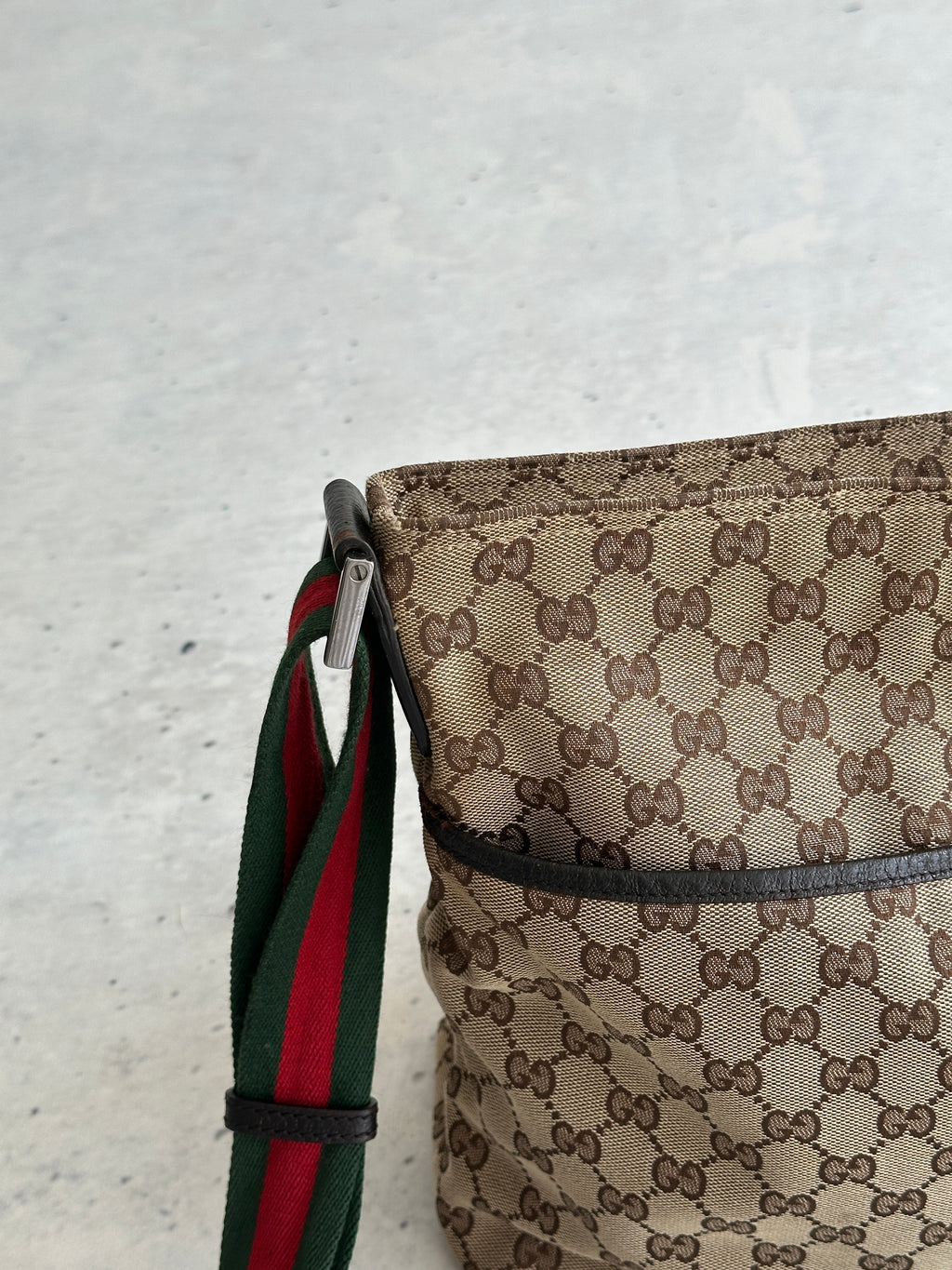 00's Gucci GG Monogram Crossbody / Messenger Bag (One Size)