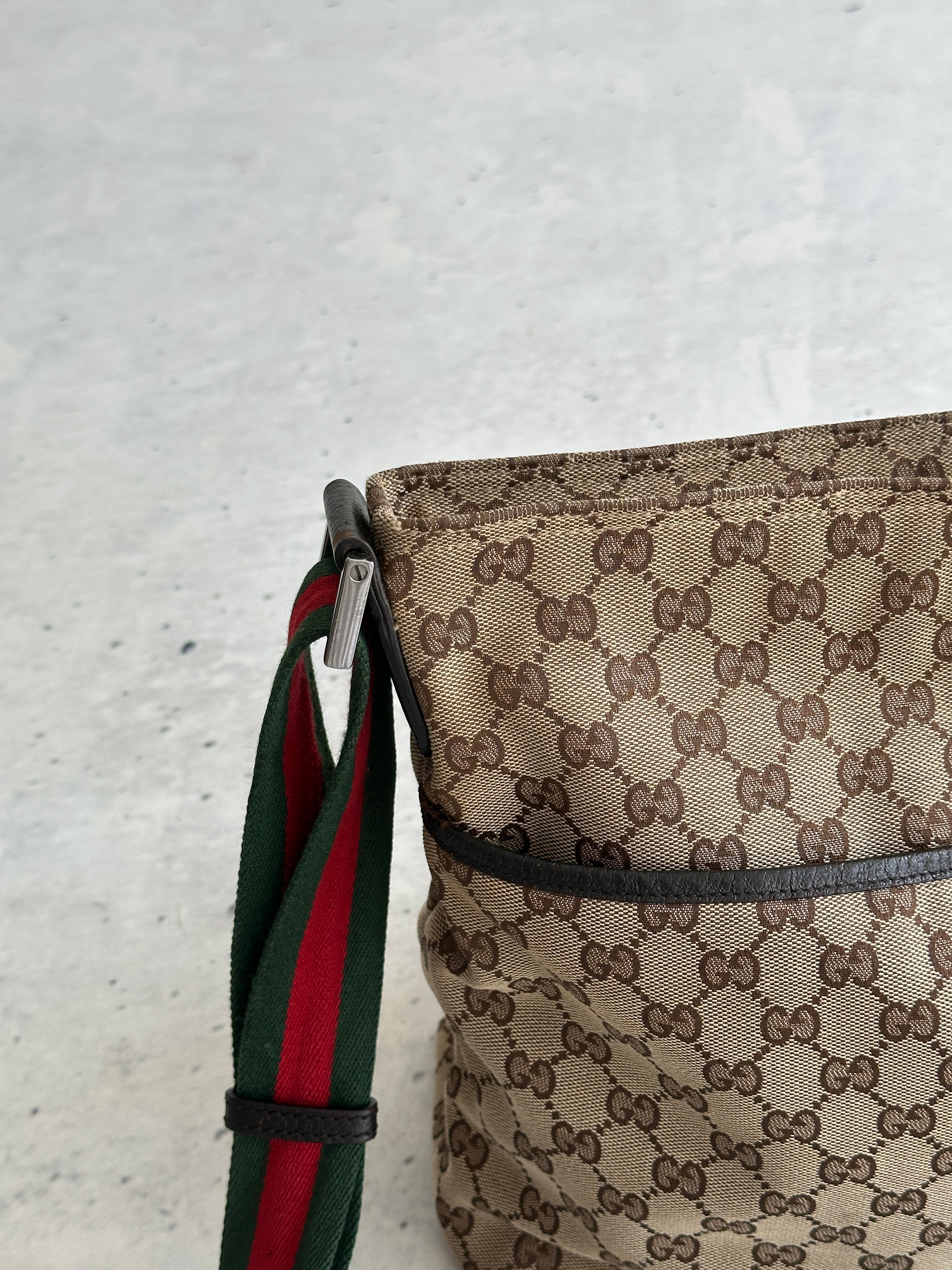 00's Gucci GG Monogram Crossbody / Messenger Bag (One Size)