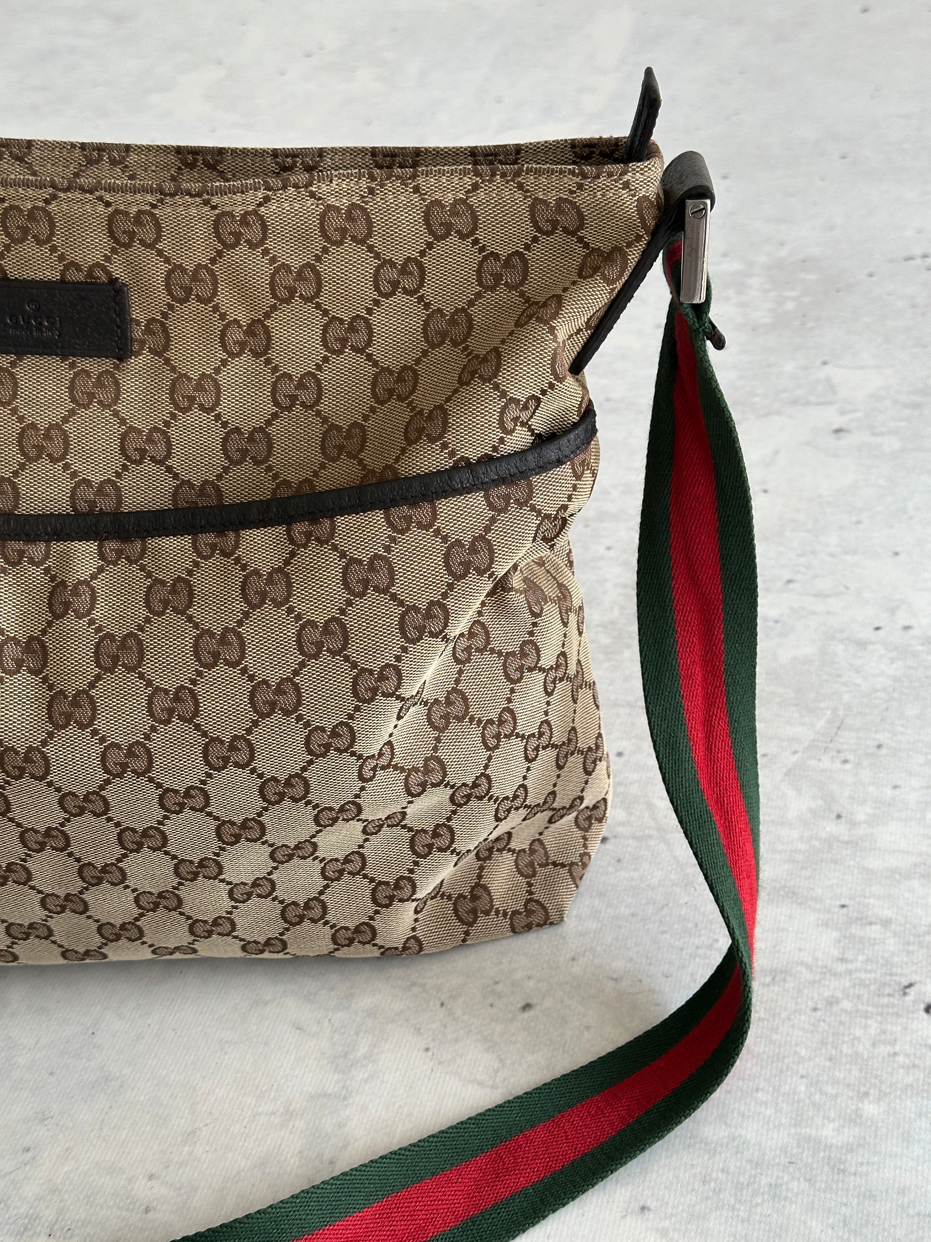 00's Gucci GG Monogram Crossbody / Messenger Bag (One Size)