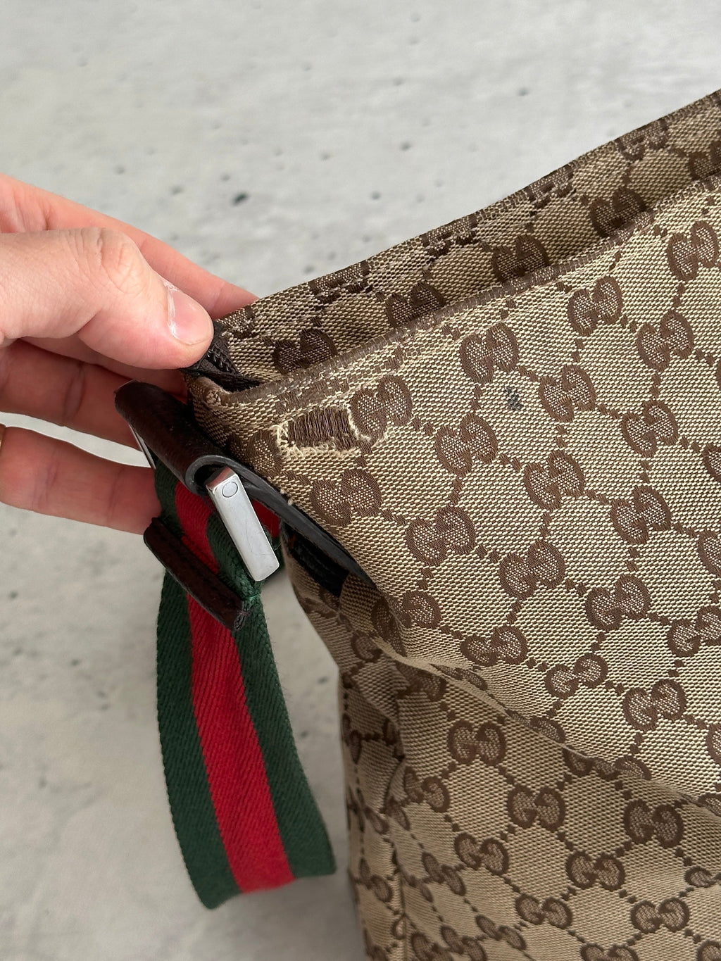 00's Gucci GG Monogram Crossbody / Messenger Bag (One Size)