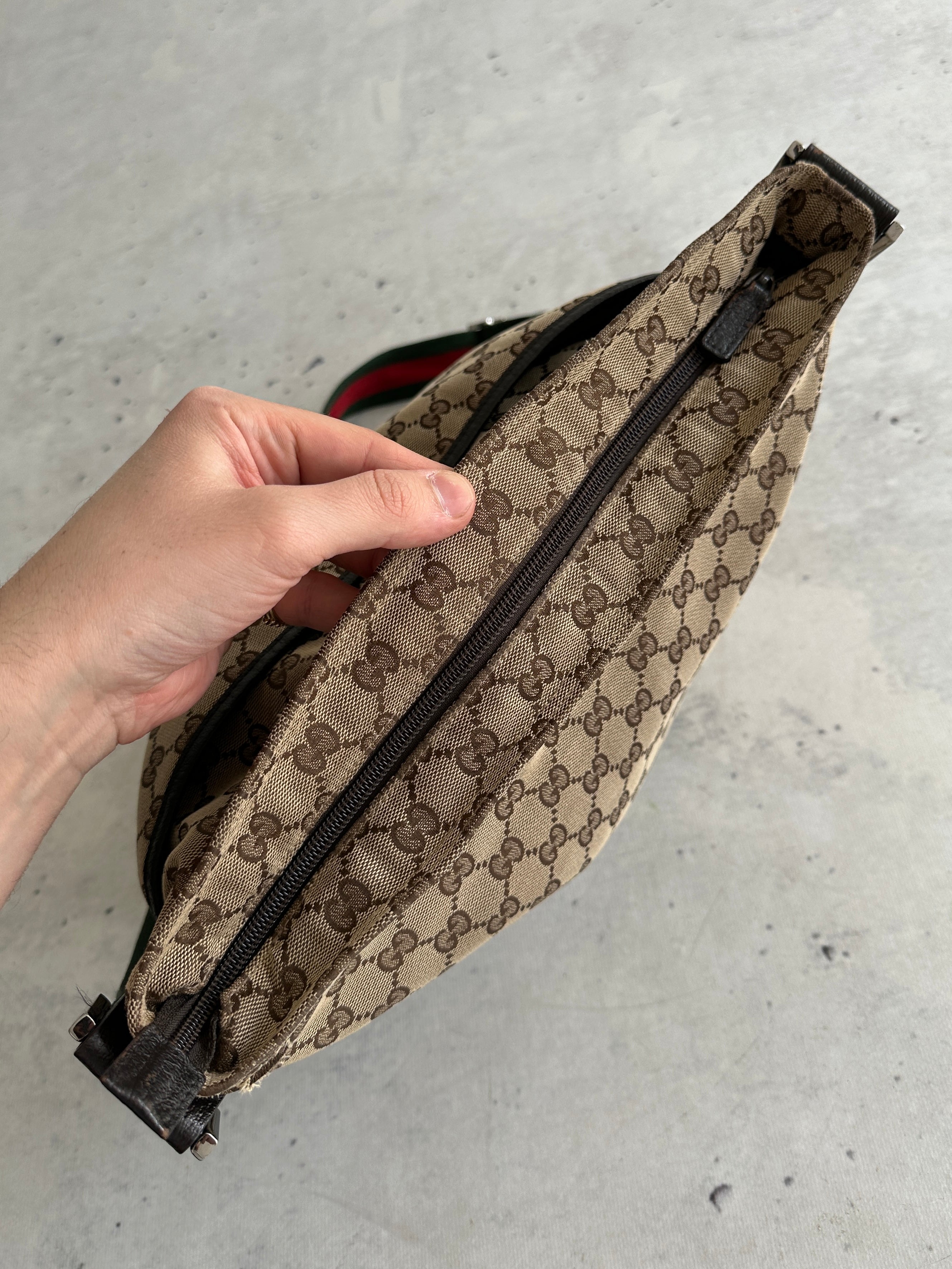 00's Gucci GG Monogram Crossbody / Messenger Bag (One Size)