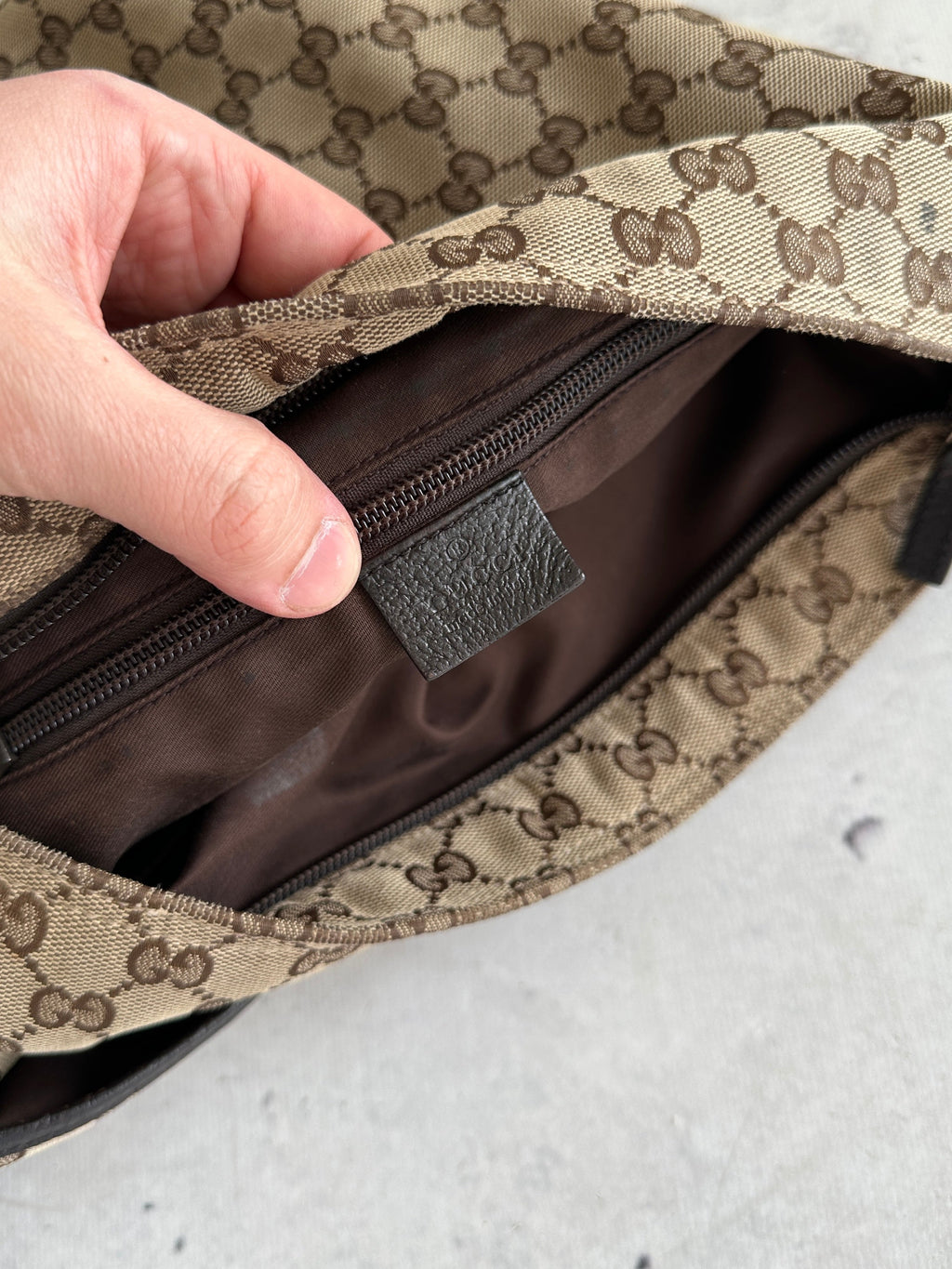 00's Gucci GG Monogram Crossbody / Messenger Bag (One Size)