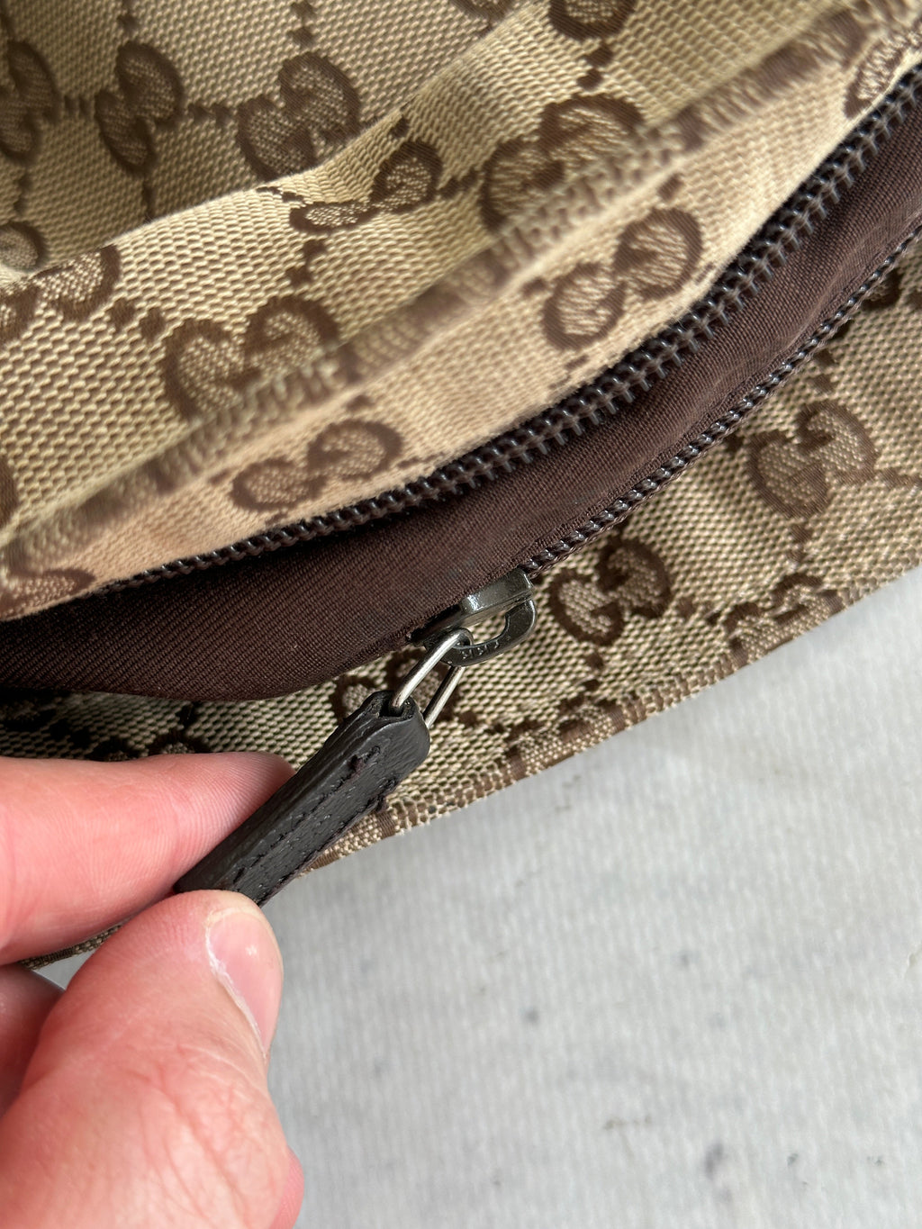 00's Gucci GG Monogram Crossbody / Messenger Bag (One Size)