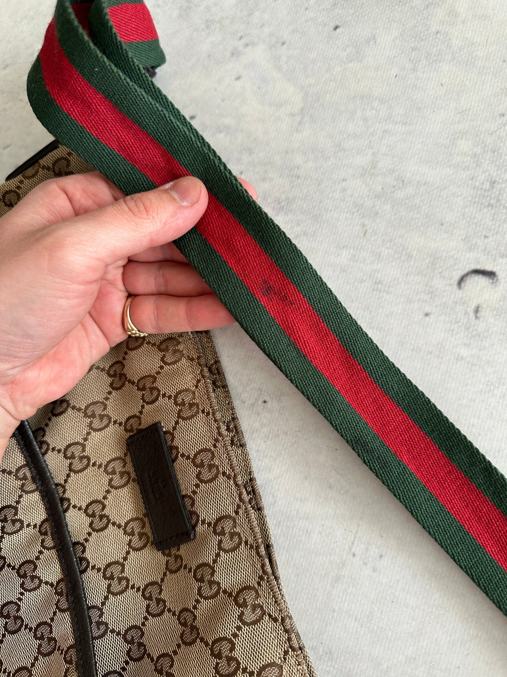 00's Gucci GG Monogram Crossbody / Messenger Bag (One Size)