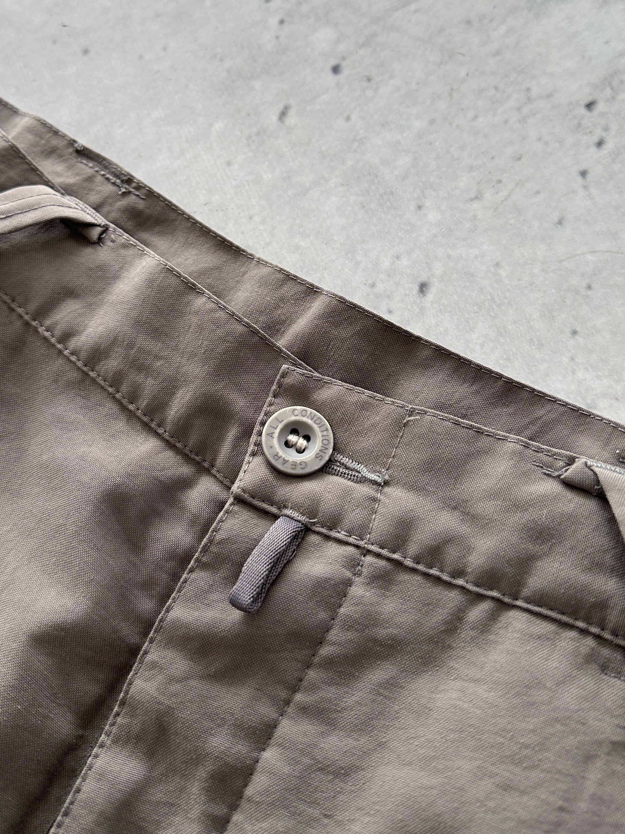 00's Nike ACG 2 in 1 Shorts / Pants (W34)