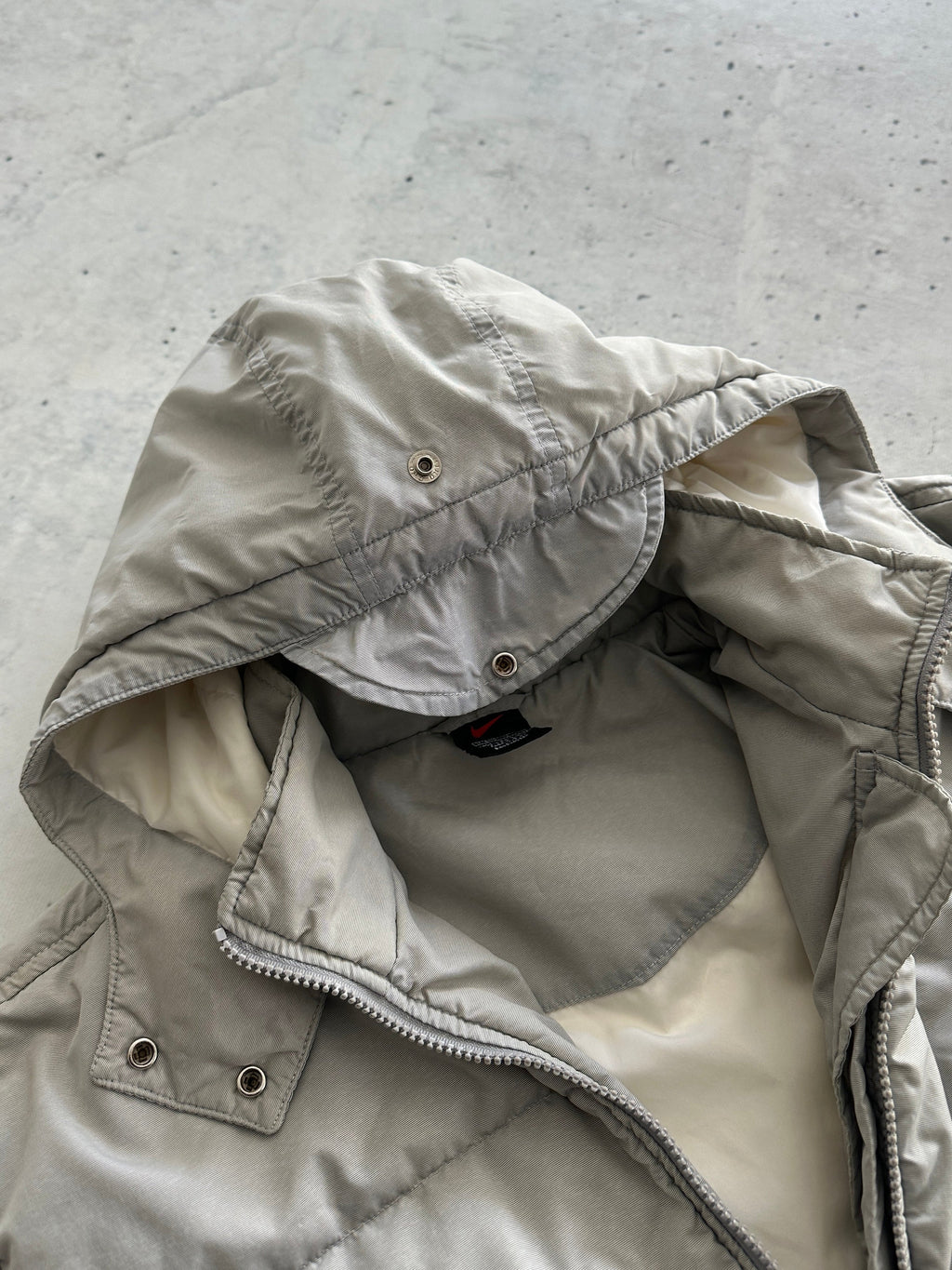 90's Nike Swoosh Zip Up Puffer Jacket (Women's M)
