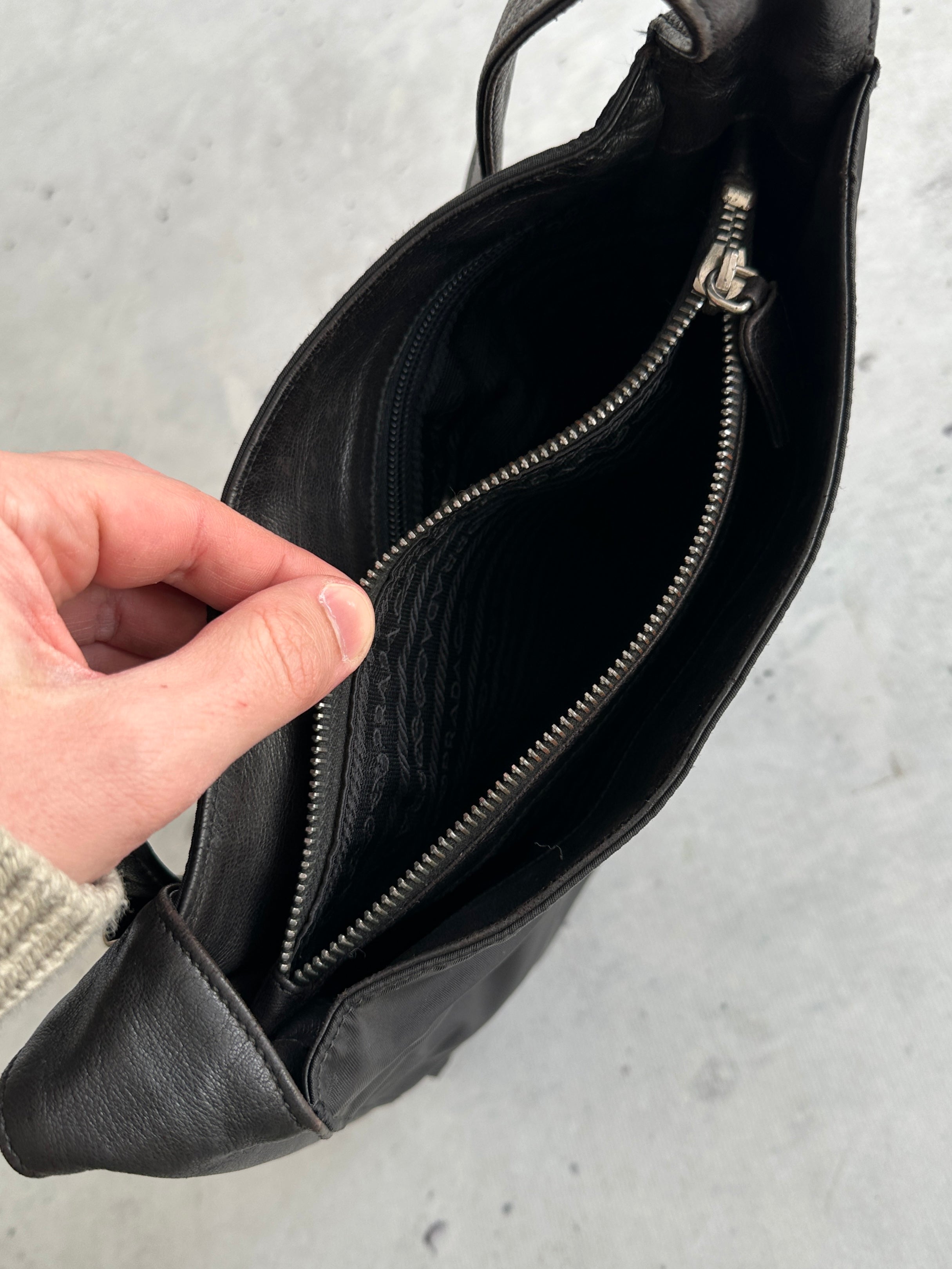 00's Prada Nylon Leather strap Bag (One Size)