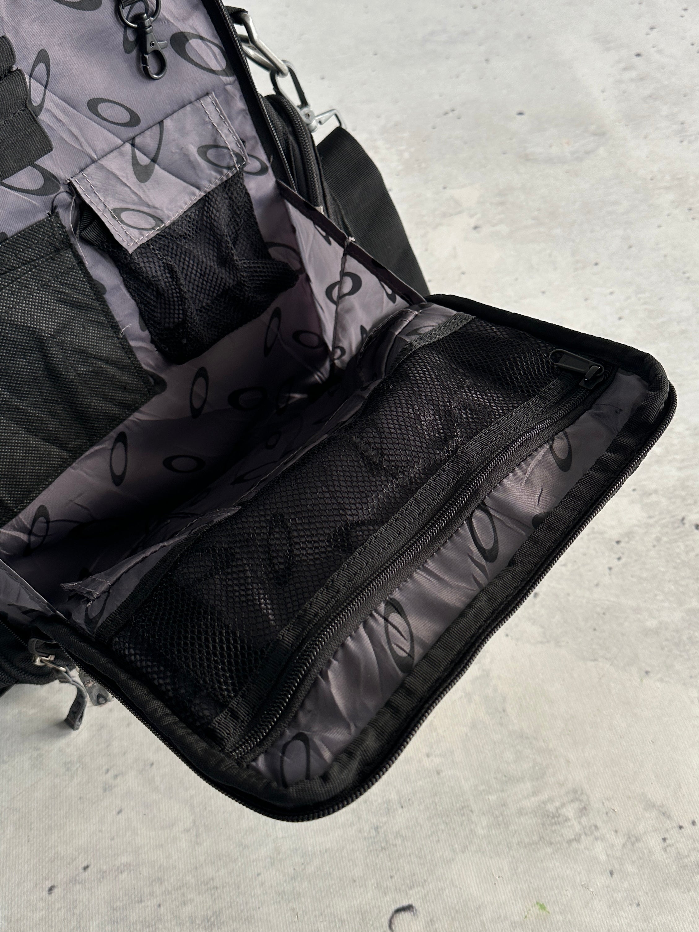 Oakley Vertical Messenger Bag (One Size)