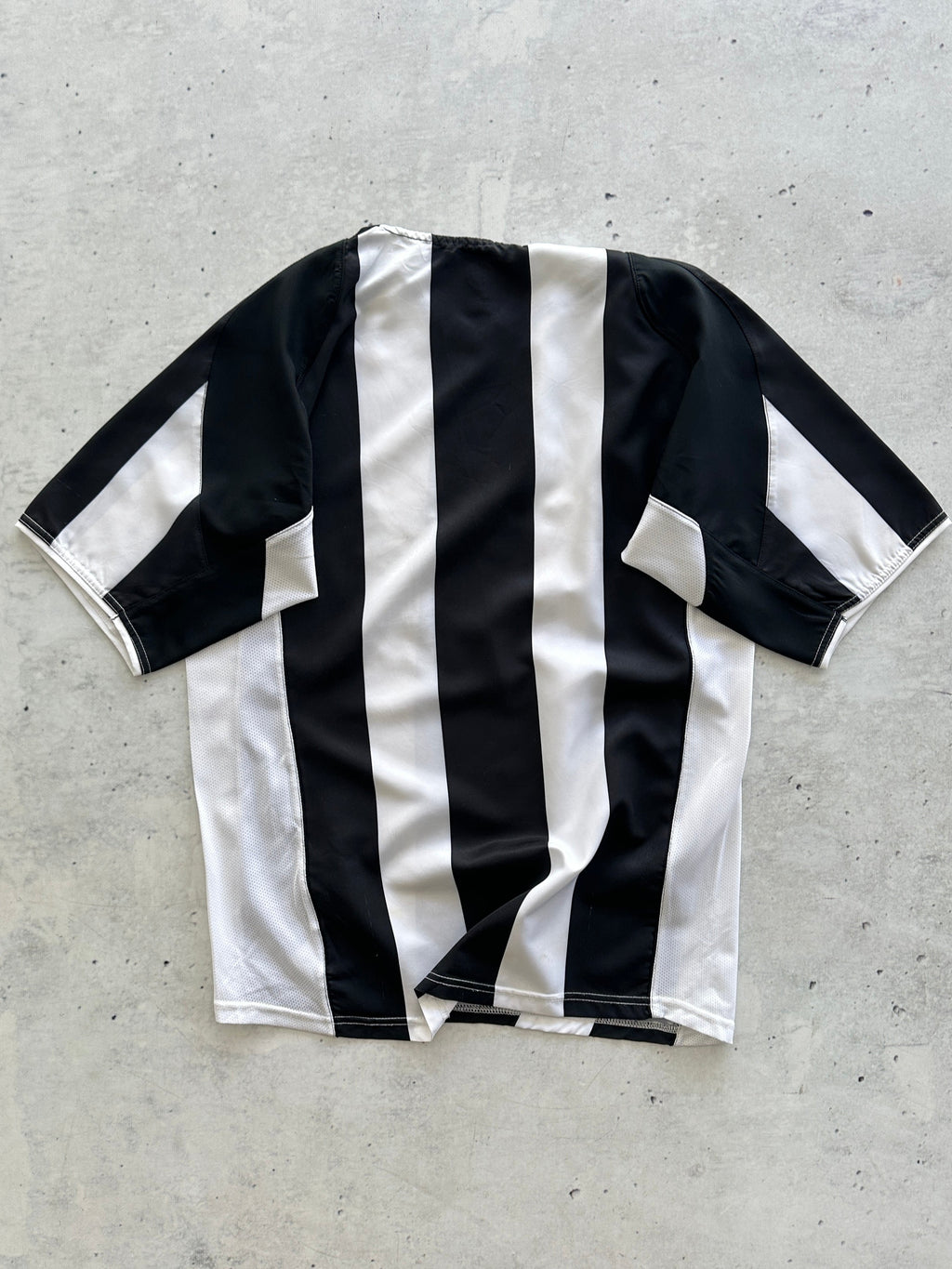 2004/05 Juventus Nike Home Shirt (L)