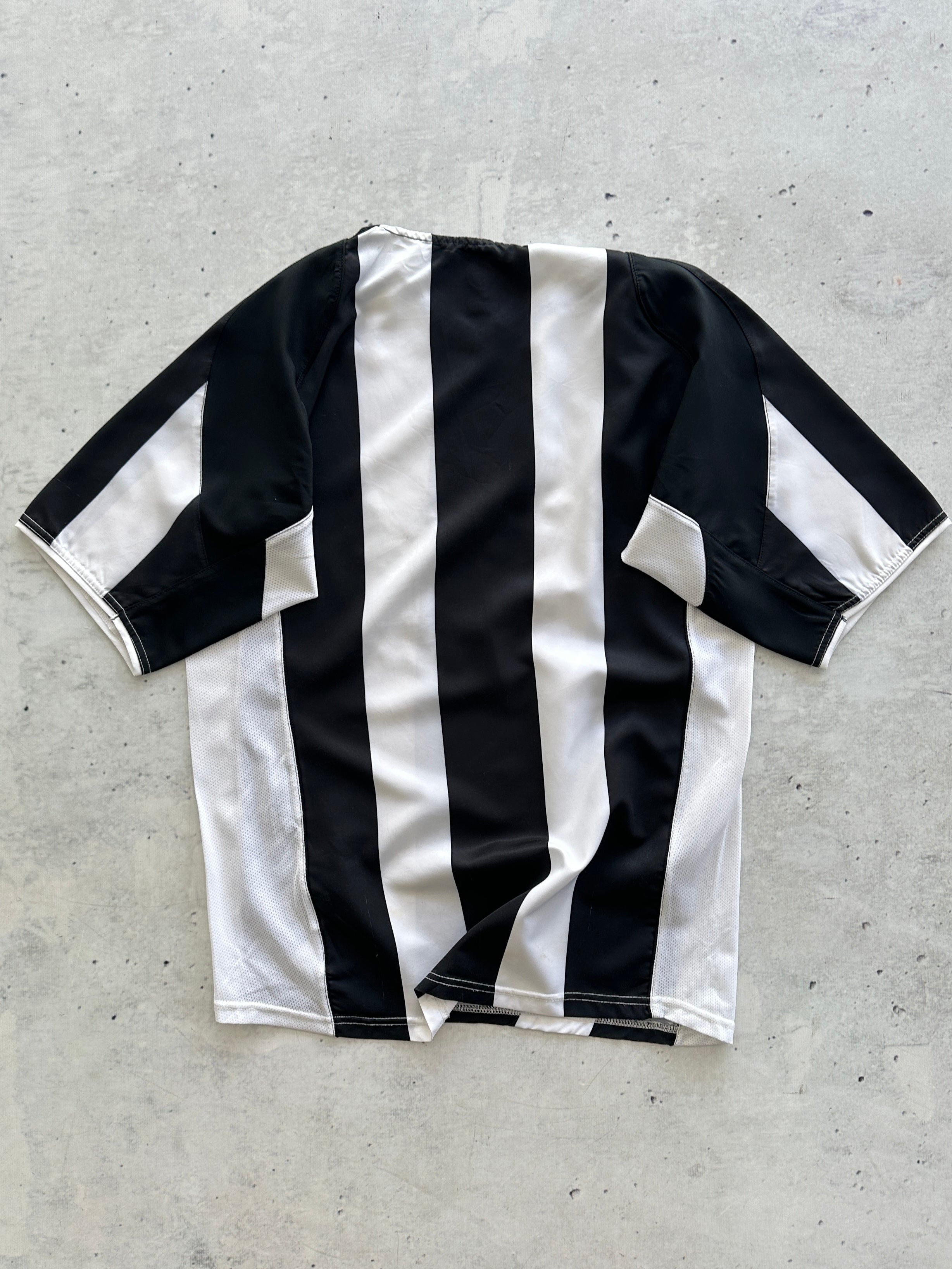 2004/05 Juventus Nike Home Shirt (L)