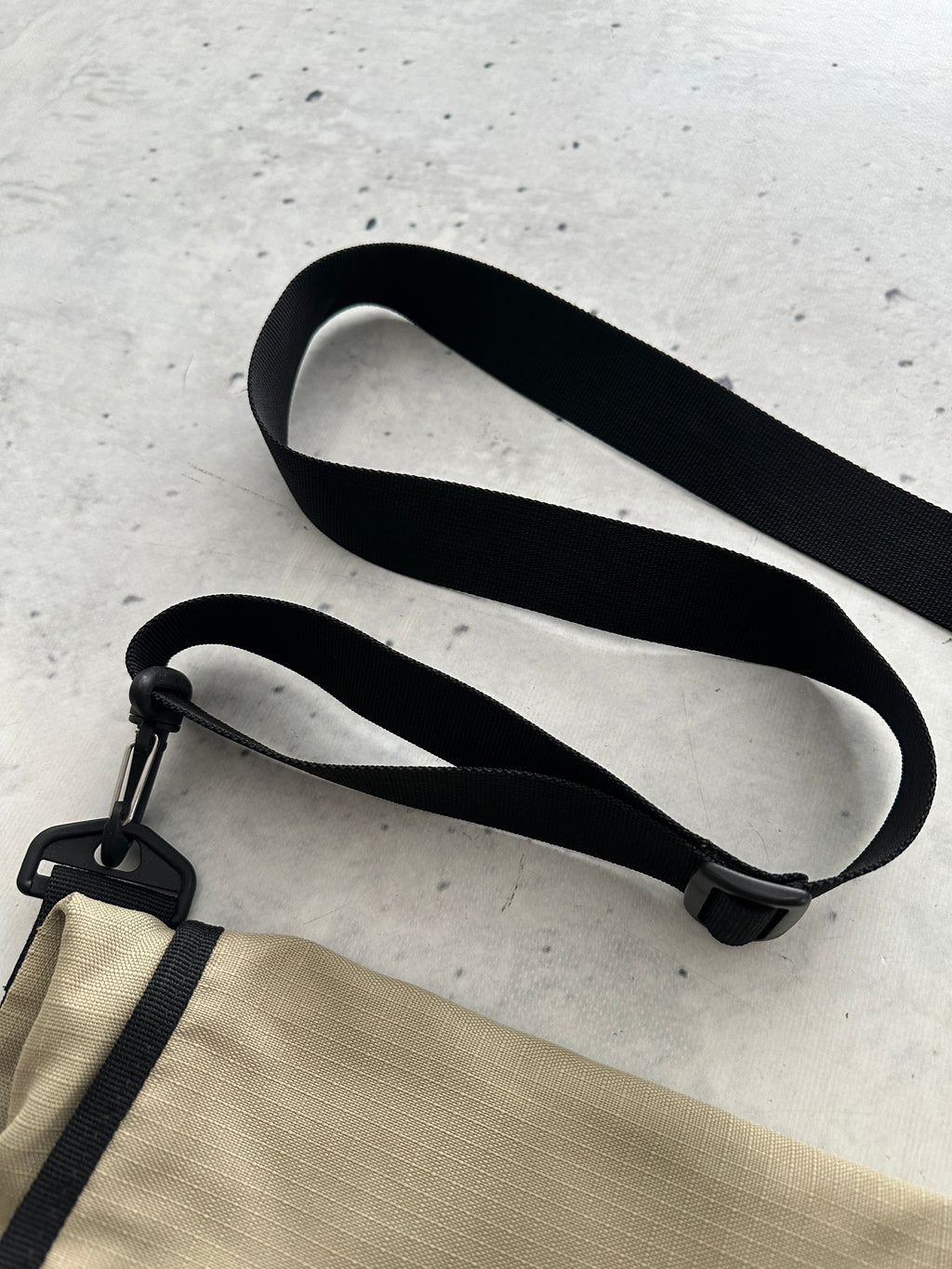Nike ACG 2 Way convertible Messenger / Crossbody Bag (One Size)