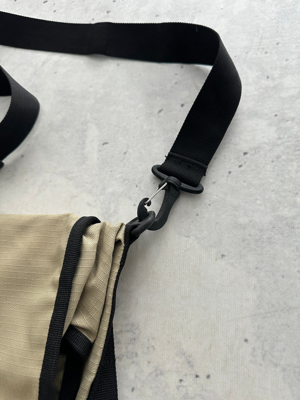 Nike ACG 2 Way convertible Messenger / Crossbody Bag (One Size)