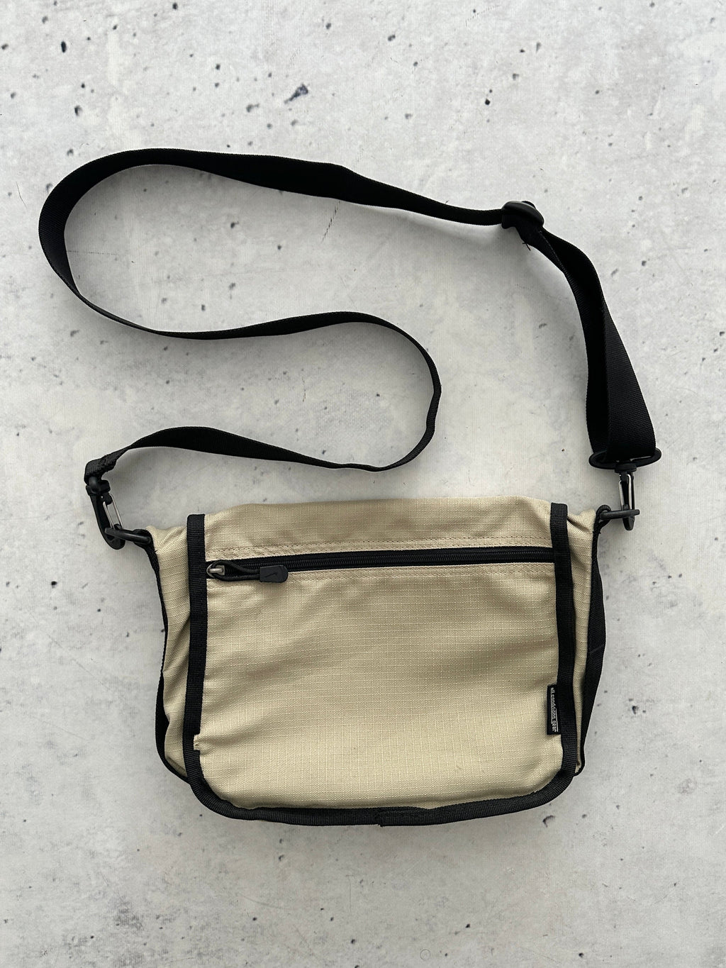 Nike ACG 2 Way convertible Messenger / Crossbody Bag (One Size)
