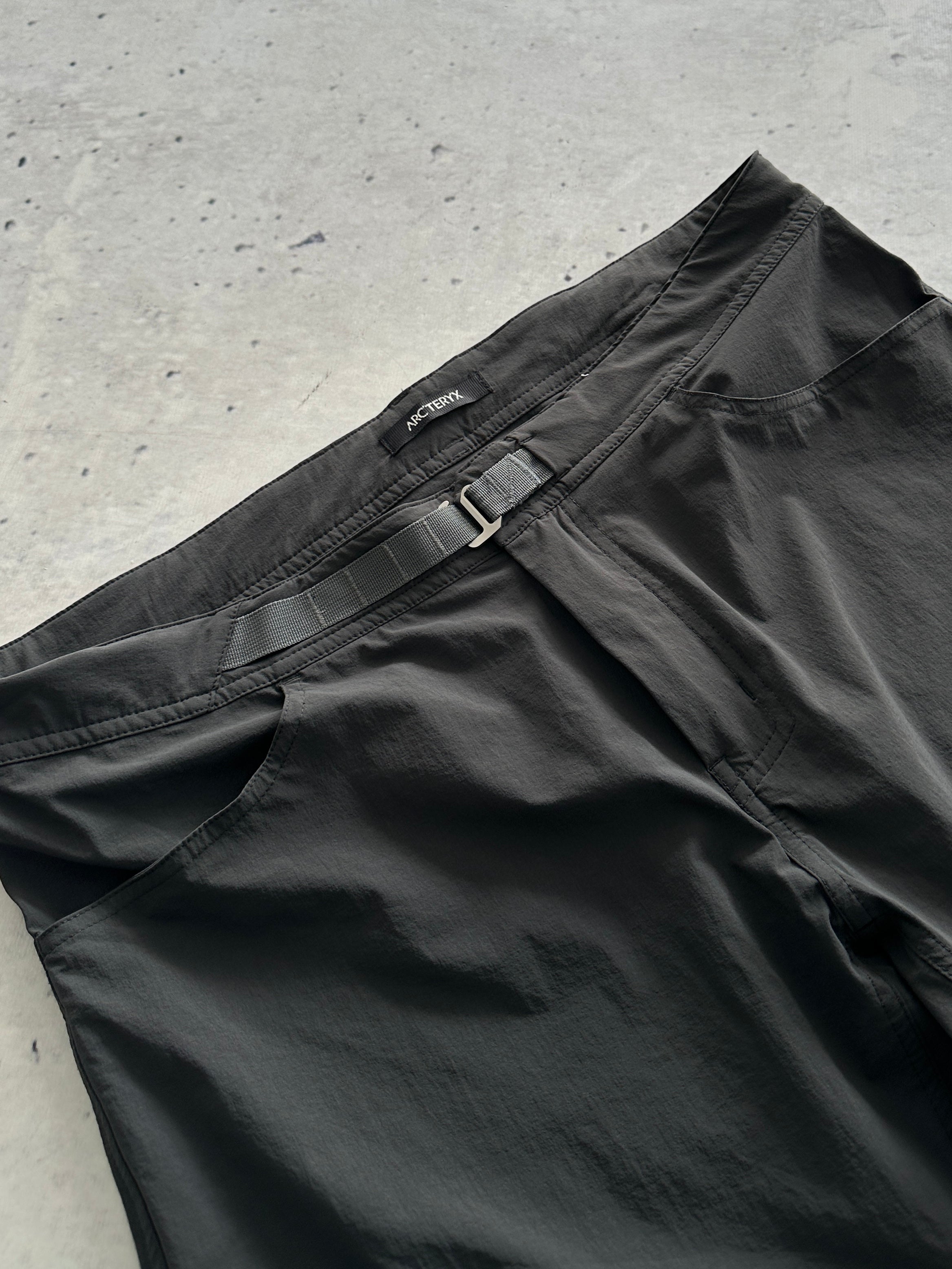 Arc'teryx Belted Baggy nylon Shorts (W36)