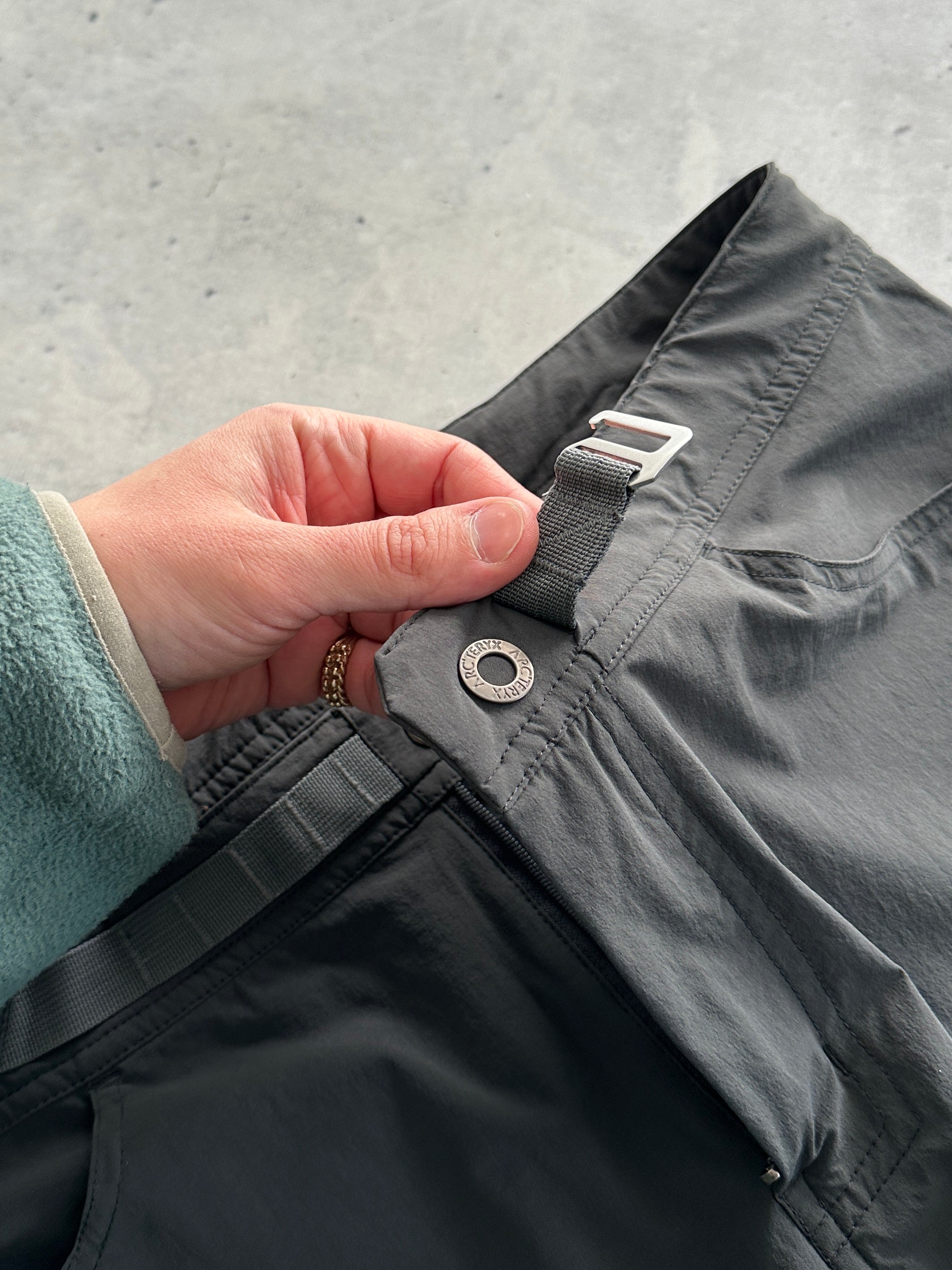 Arc'teryx Belted Baggy nylon Shorts (W36)