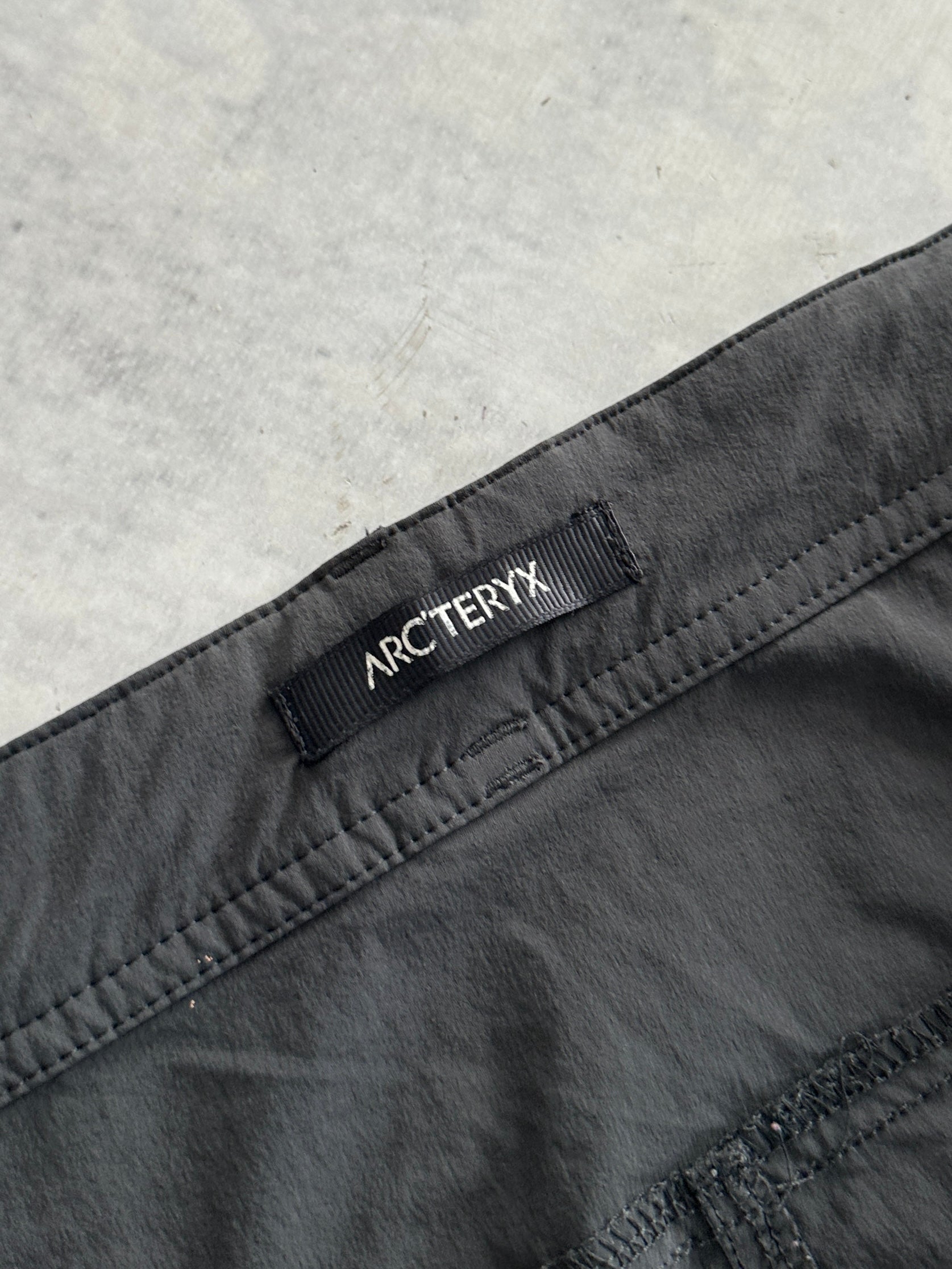 Arc'teryx Belted Baggy nylon Shorts (W36)