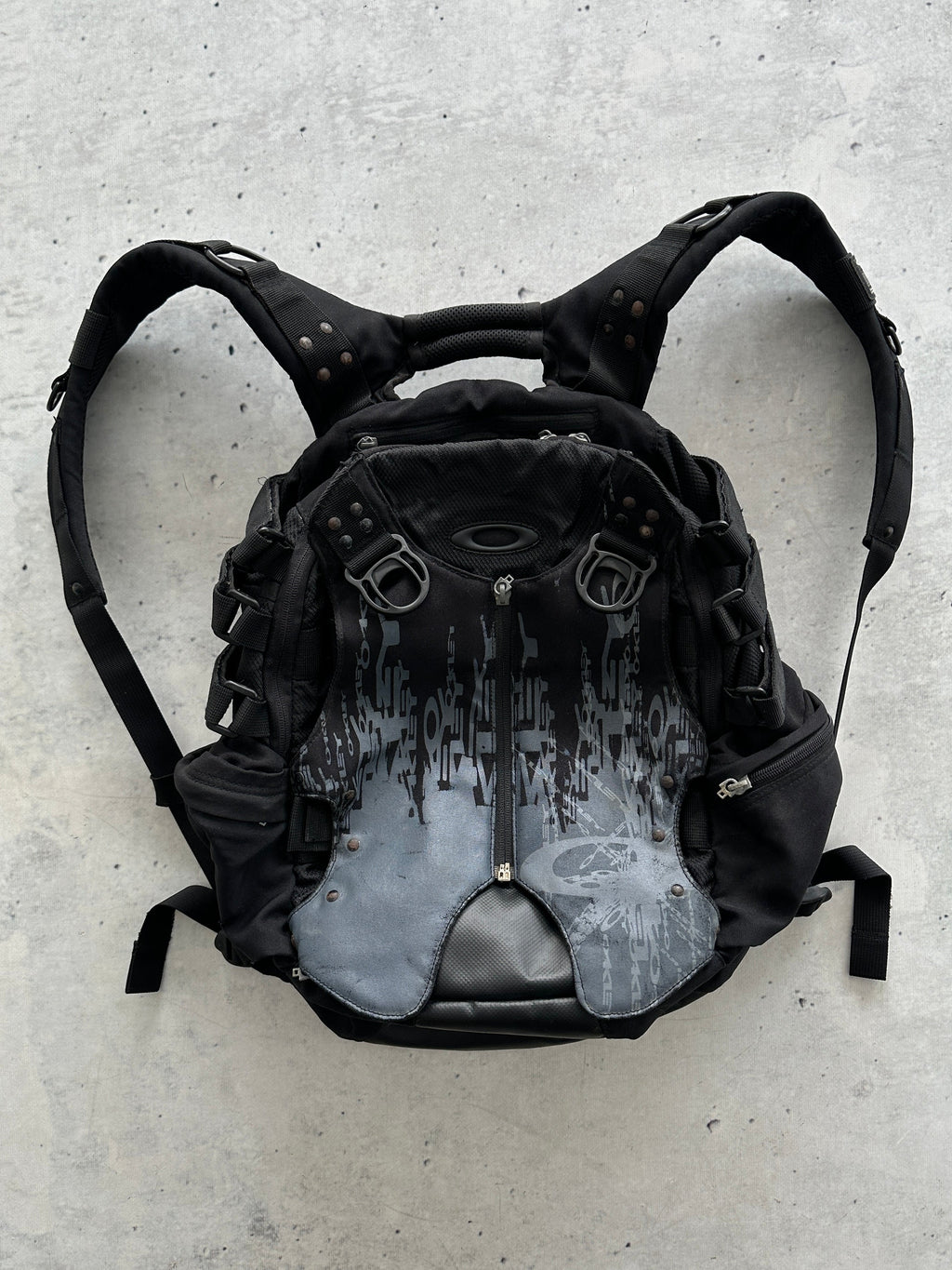 90's Oakley Tactical Backpack (One Size)