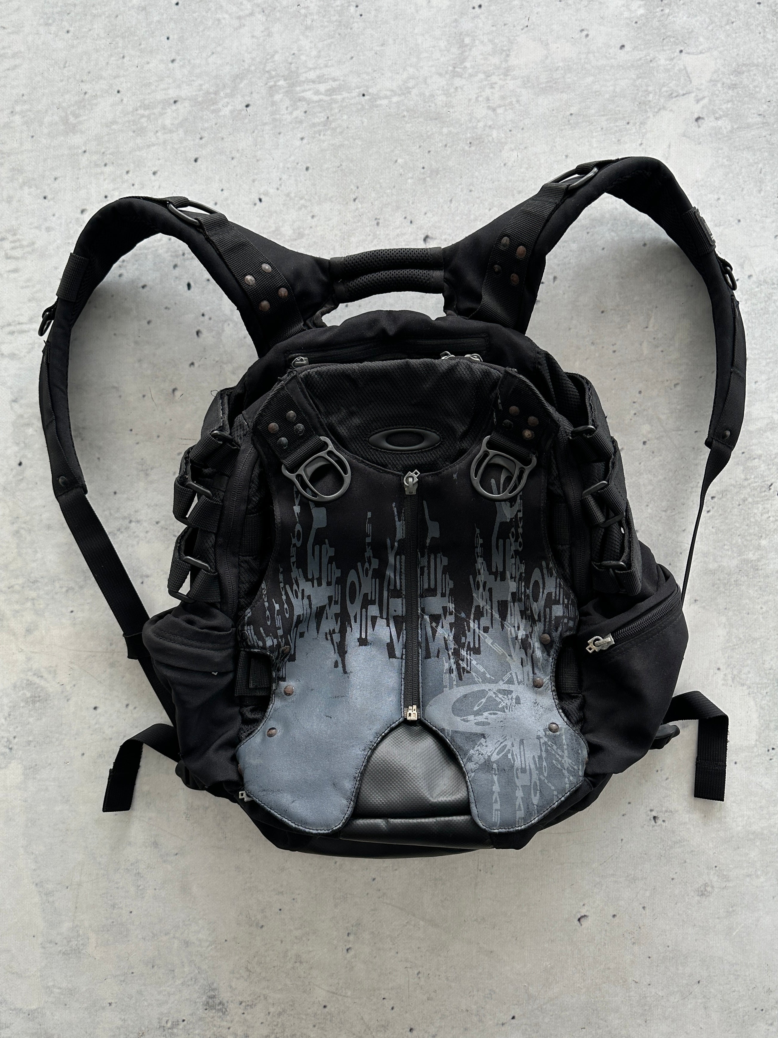 90's Oakley Tactical Backpack (One Size)