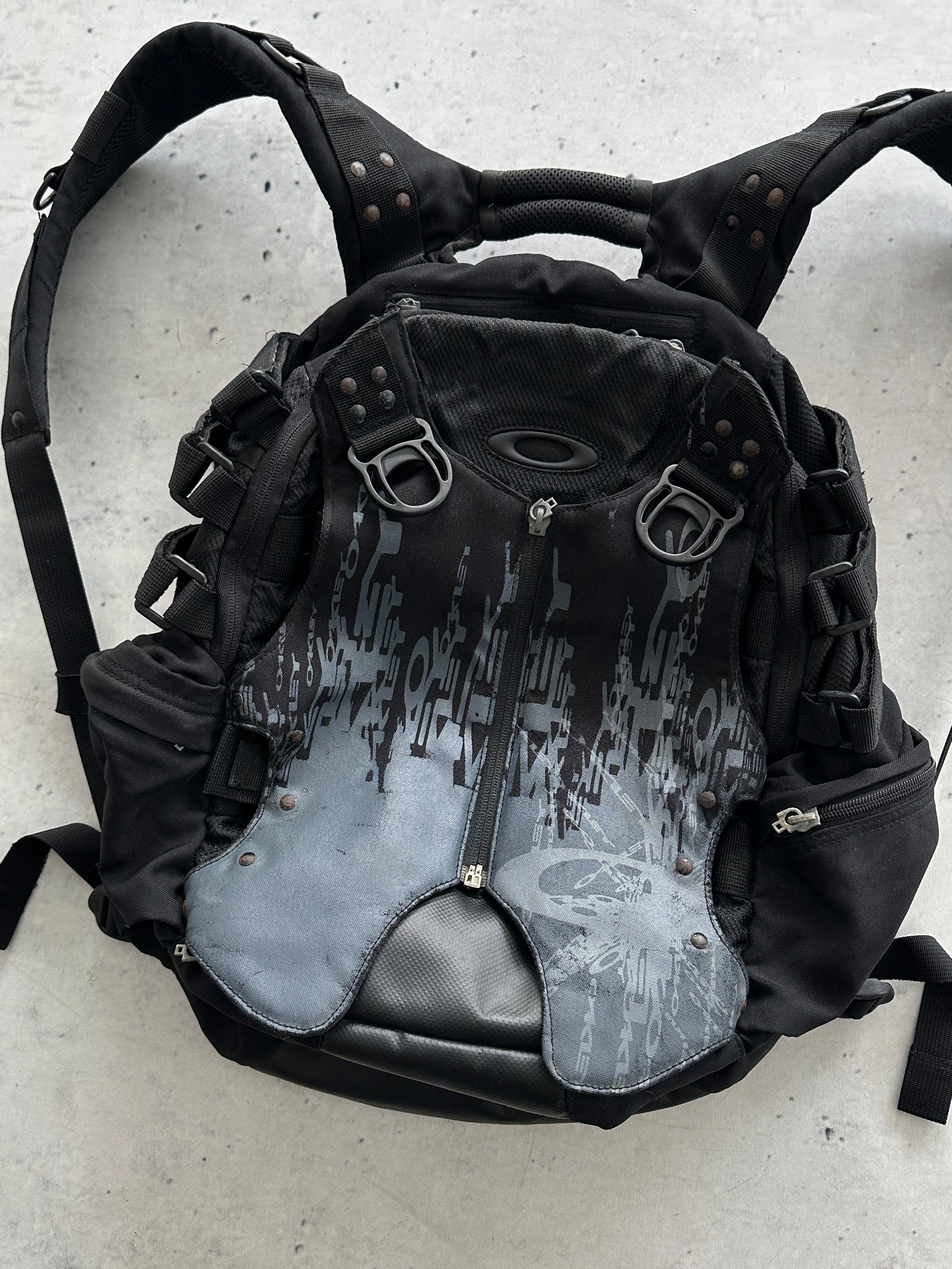 90's Oakley Tactical Backpack (One Size)