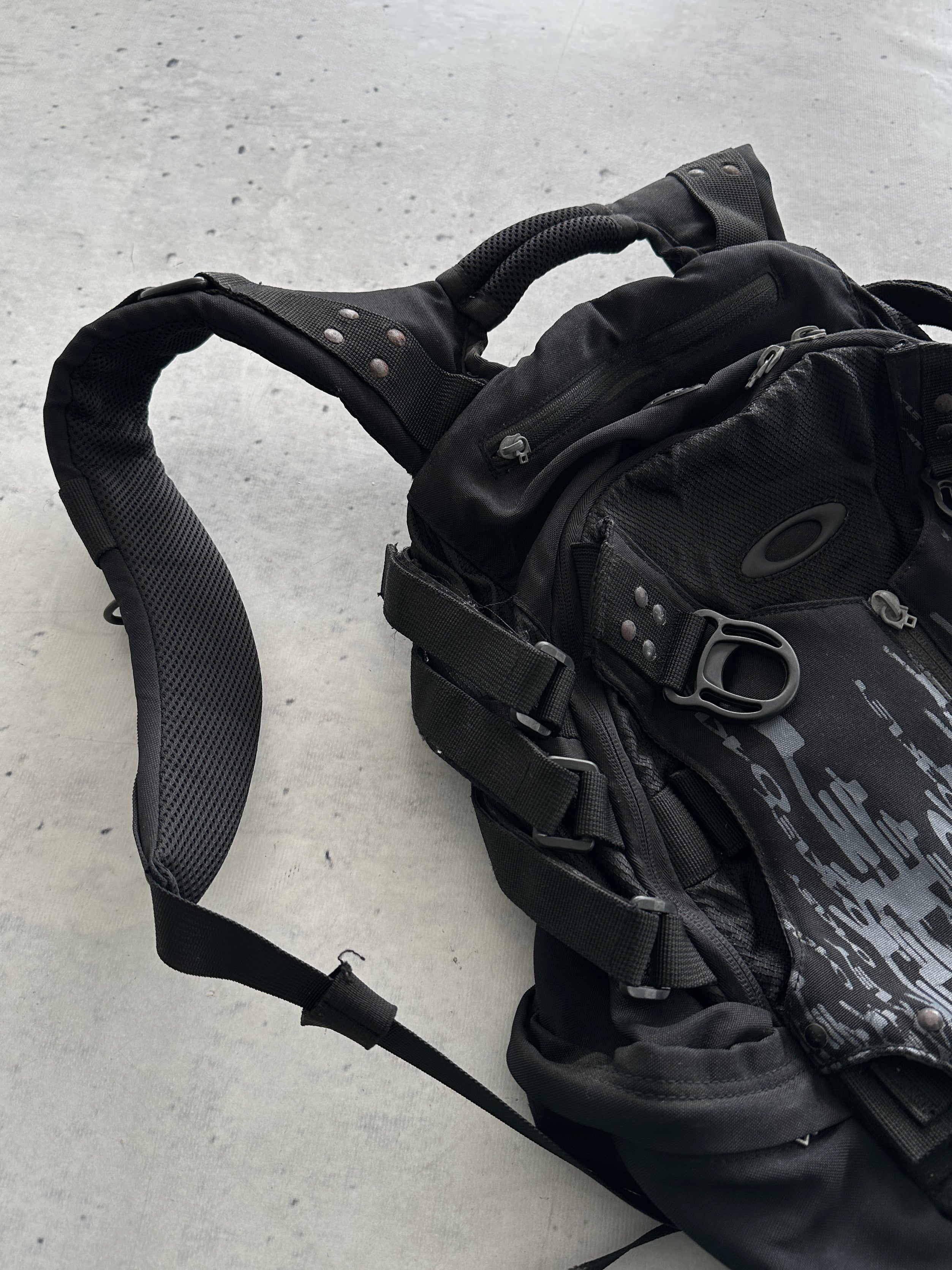 90's Oakley Tactical Backpack (One Size)