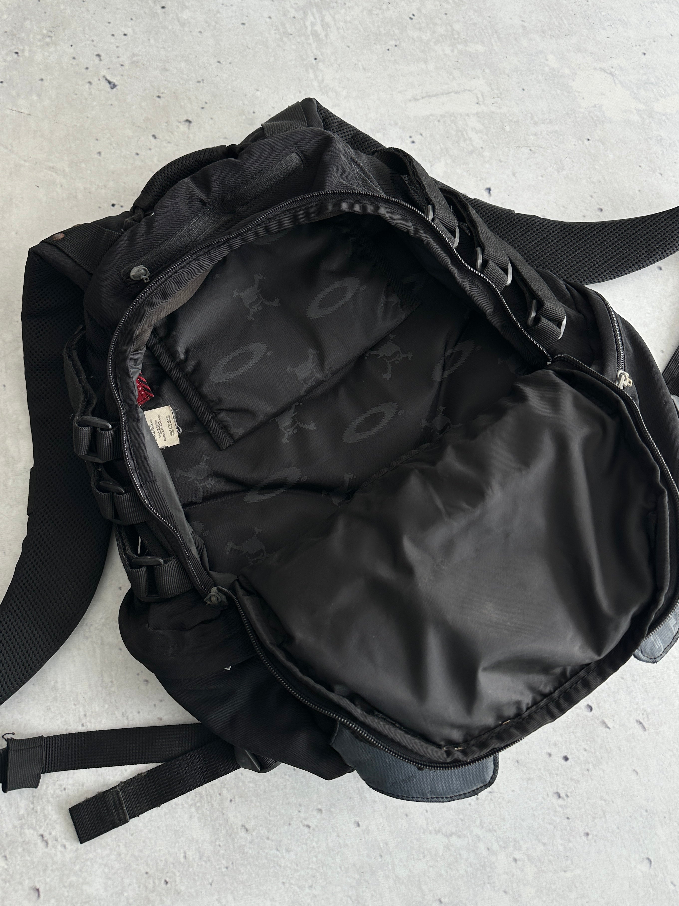 90's Oakley Tactical Backpack (One Size)