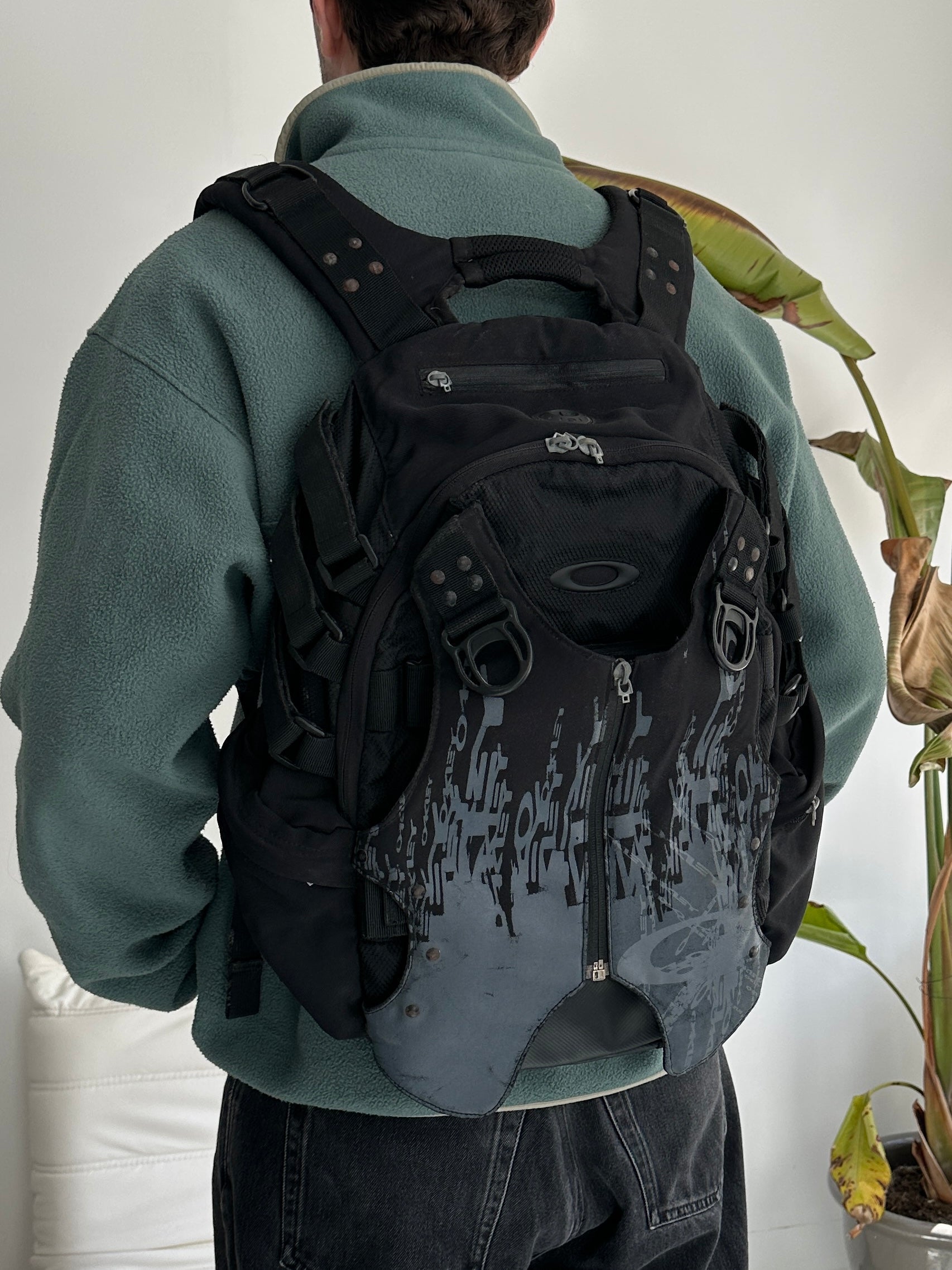90's Oakley Tactical Backpack (One Size)