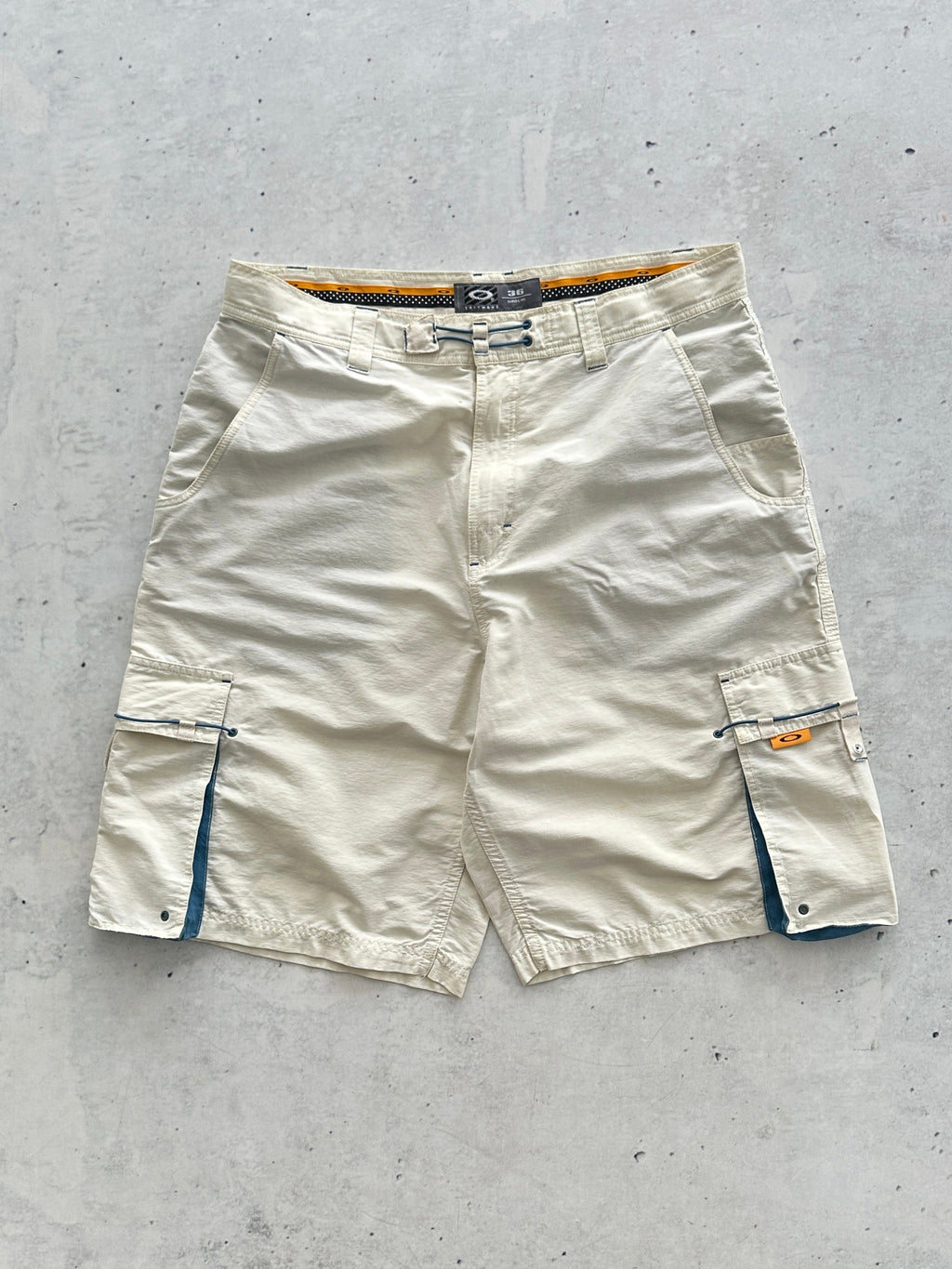 00's Oakley Baggy cargo Shorts (W36)