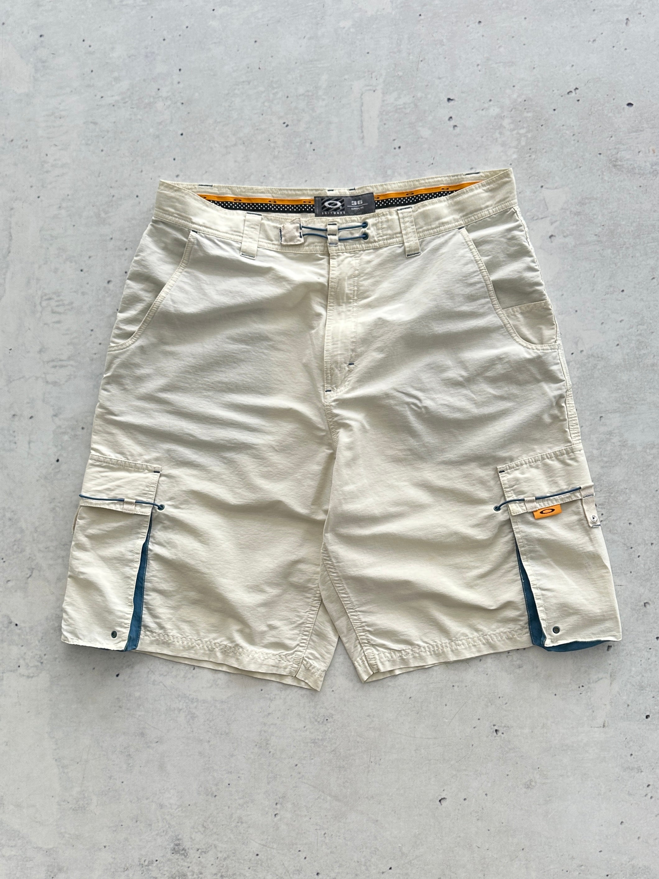 00's Oakley Baggy cargo Shorts (W36)