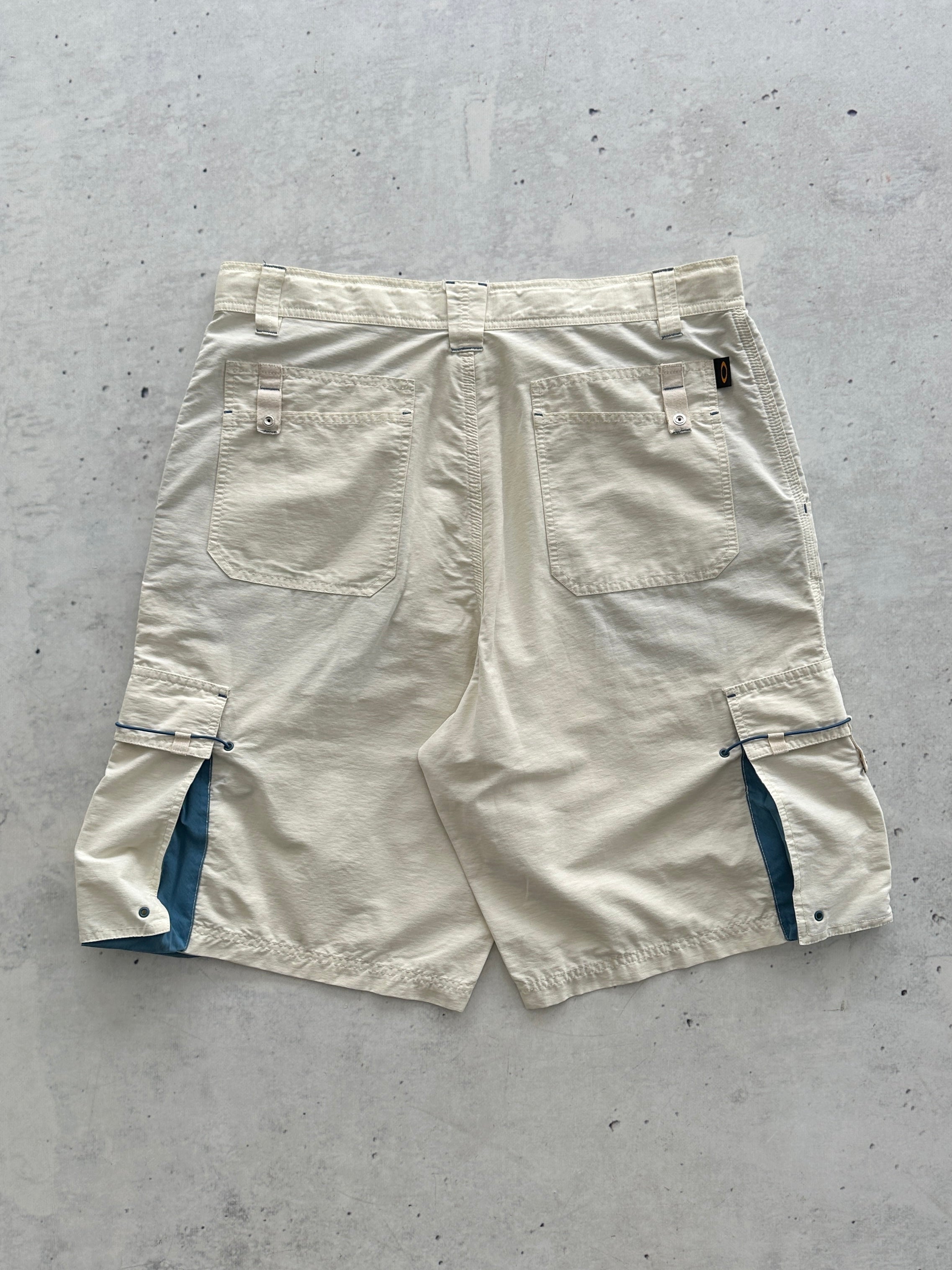 00's Oakley Baggy cargo Shorts (W36)