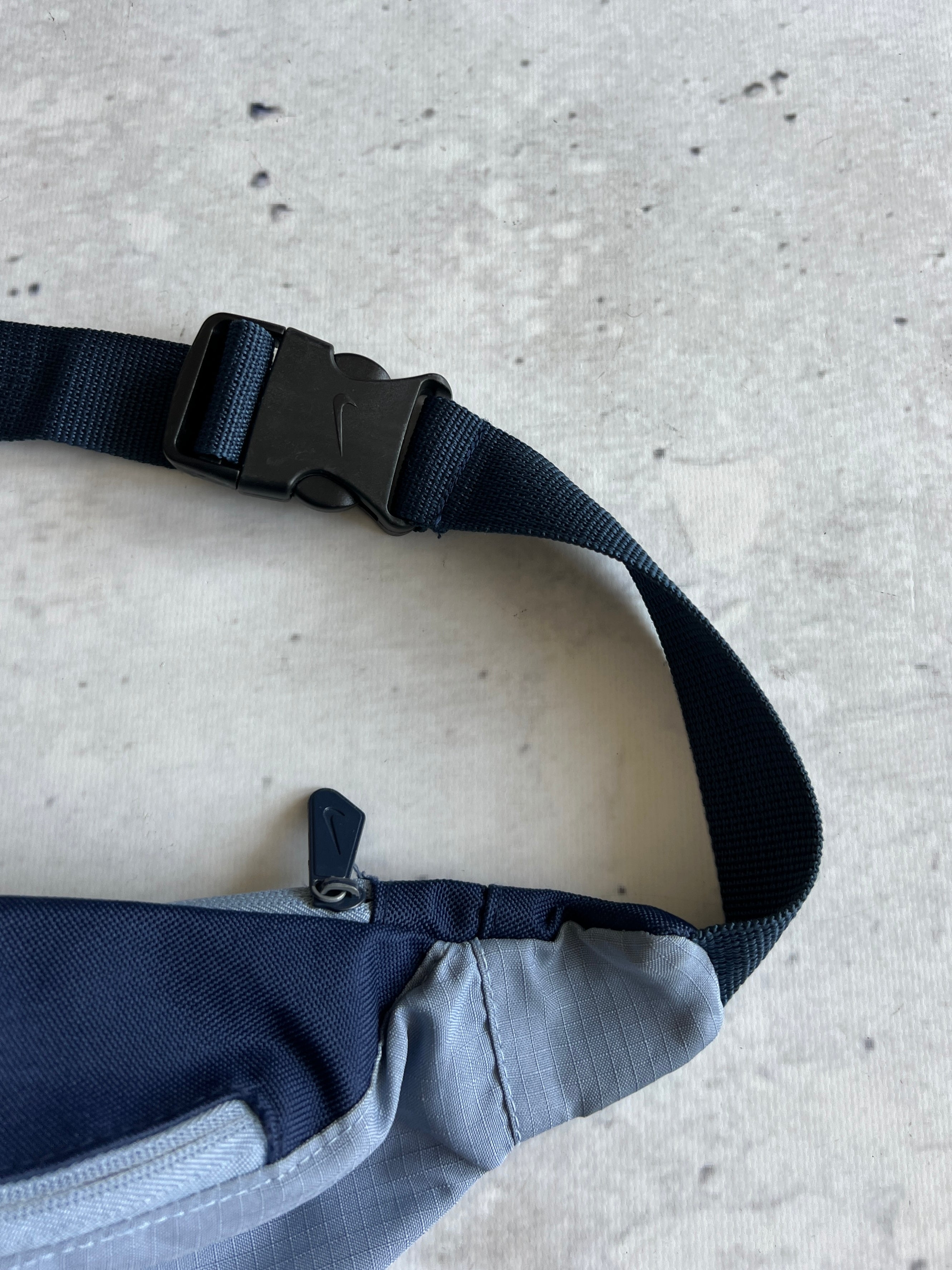 90's Nike Embroidered swoosh Crossbody Bag (One Size)