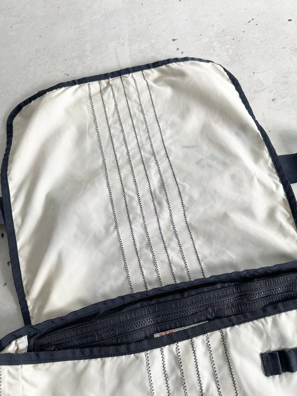 Y-3 Yohji Yamamoto Marine embroidered Messenger Bag (One Size)