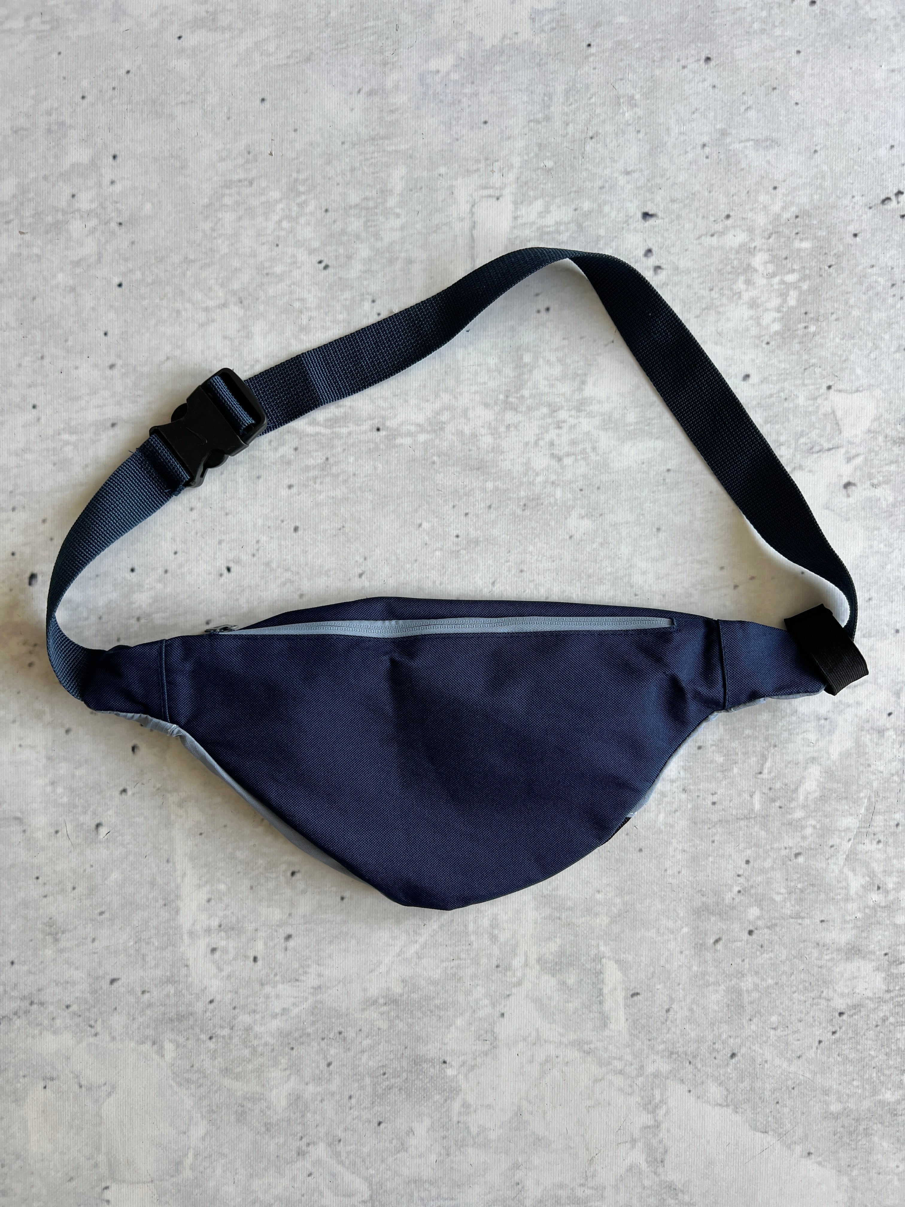 90's Nike Embroidered swoosh Crossbody Bag (One Size)