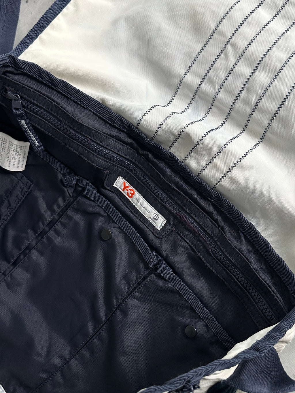 Y-3 Yohji Yamamoto Marine embroidered Messenger Bag (One Size)