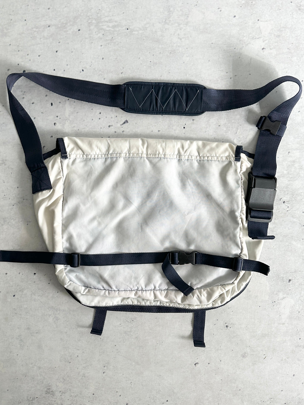 Y-3 Yohji Yamamoto Marine embroidered Messenger Bag (One Size)