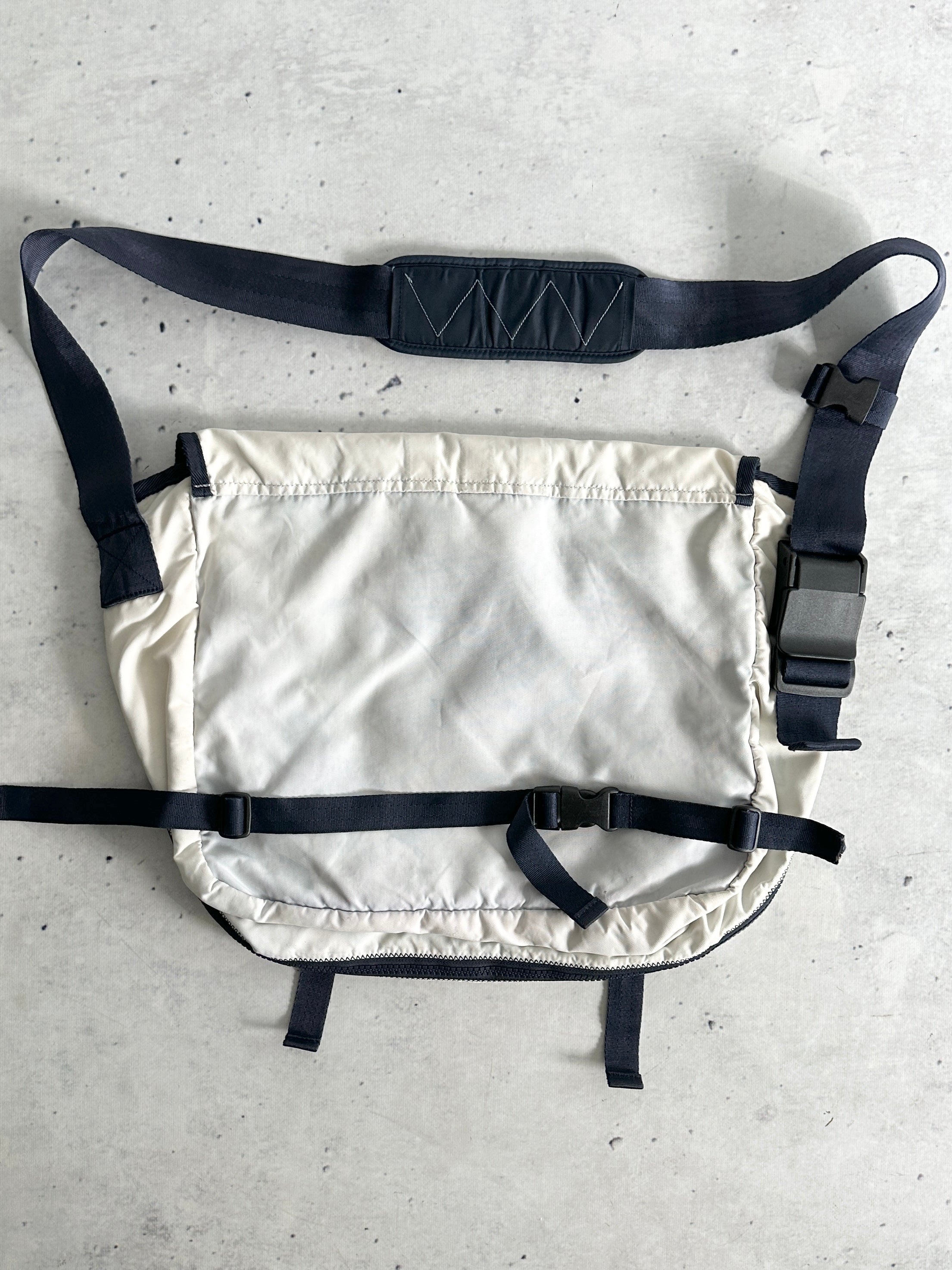 Y-3 Yohji Yamamoto Marine embroidered Messenger Bag (One Size)